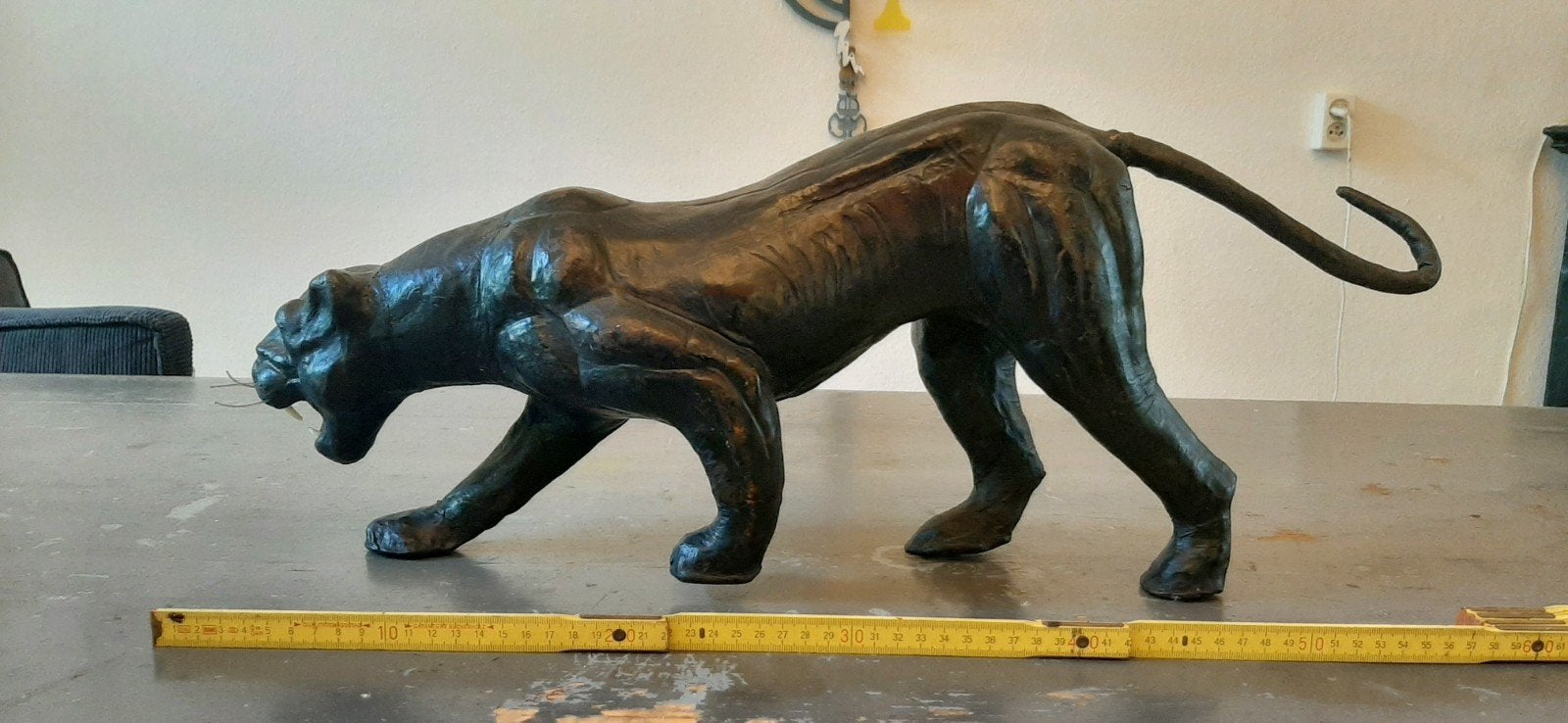 jaren '50 panter sculptuur met zwart leer bekleed, Ophalen of Verzenden, Gebruikt, Beeldje of Figuurtje