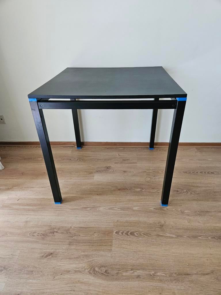 Zwarte vierkante tafel - Ideaal voor kleine ruimtes, Huis en Inrichting, Tafels | Eettafels, Ophalen, Gebruikt, 50 tot 100 cm
