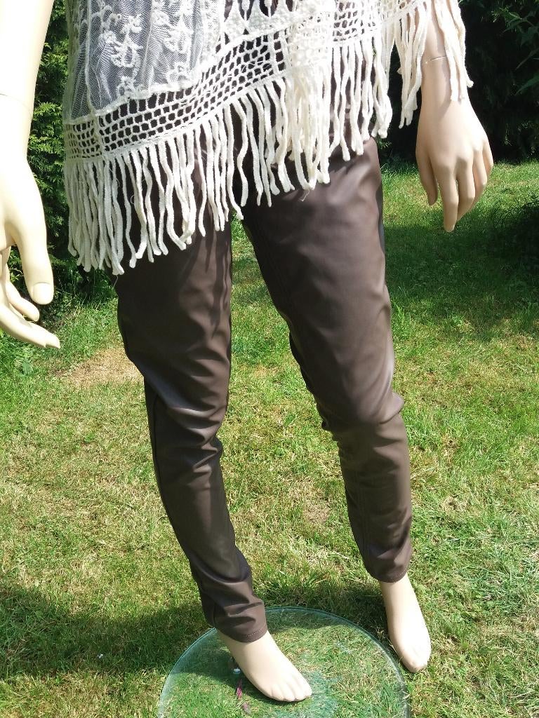 Nieuwe leatherlook broek van Supertrash maat 30, Maat 38/40 (M), Nieuw, Ophalen of Verzenden, Lang
