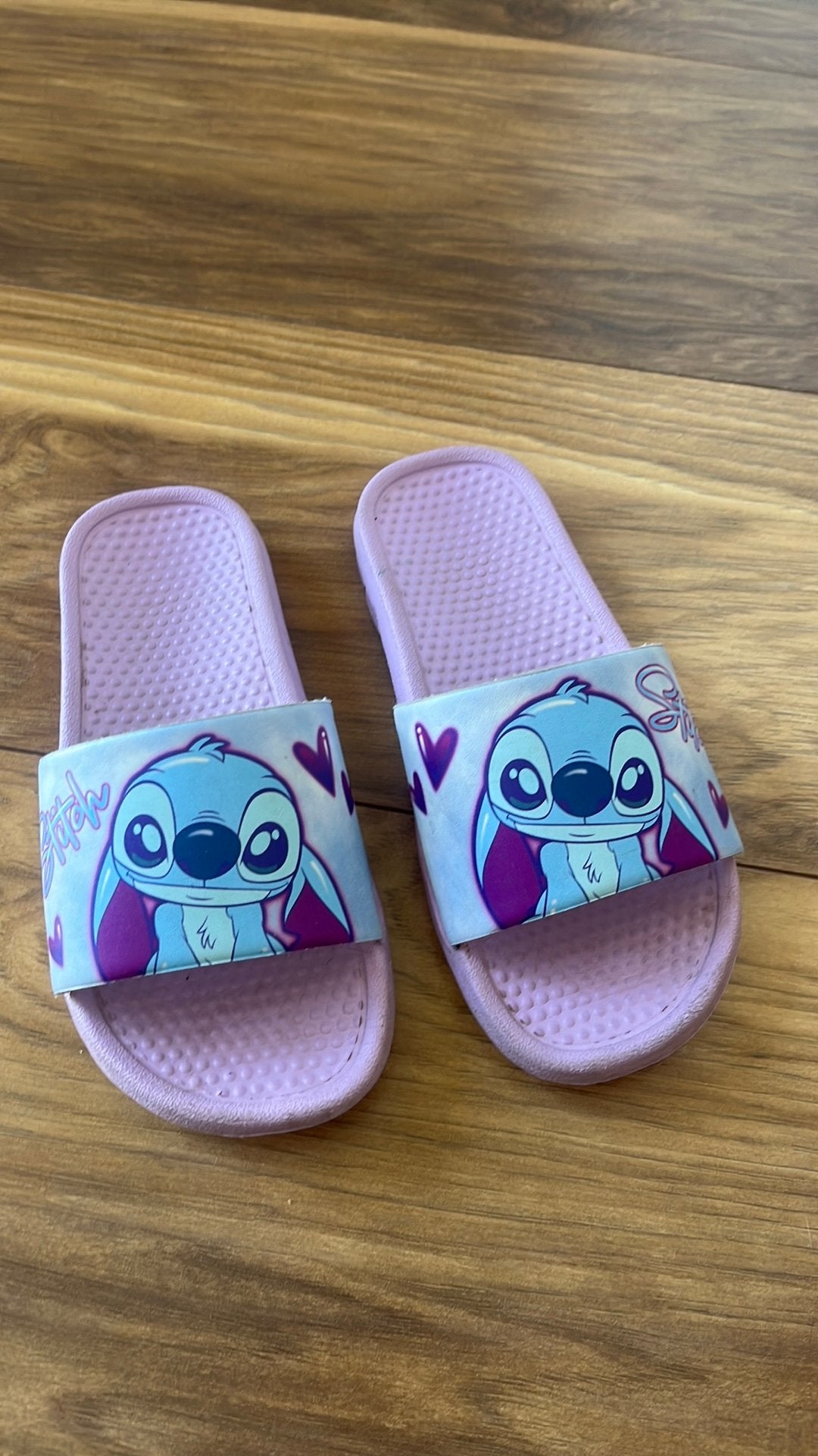 Gratis Stitch slippers maat 30, Kinderen en Baby's, Kinderkleding | Schoenen en Sokken, Ophalen, Gebruikt, Meisje, Overige typen