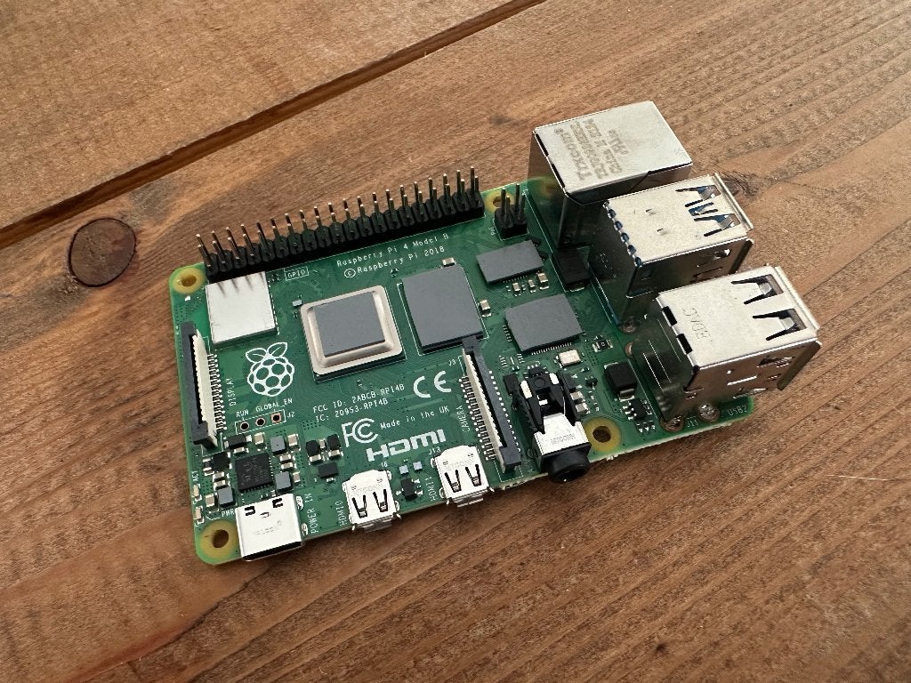 Raspberry Pi 4 Model B 2GB + 32GB MicroSD, Hobby en Vrije tijd, Elektronica-componenten, Zo goed als nieuw, Ophalen of Verzenden