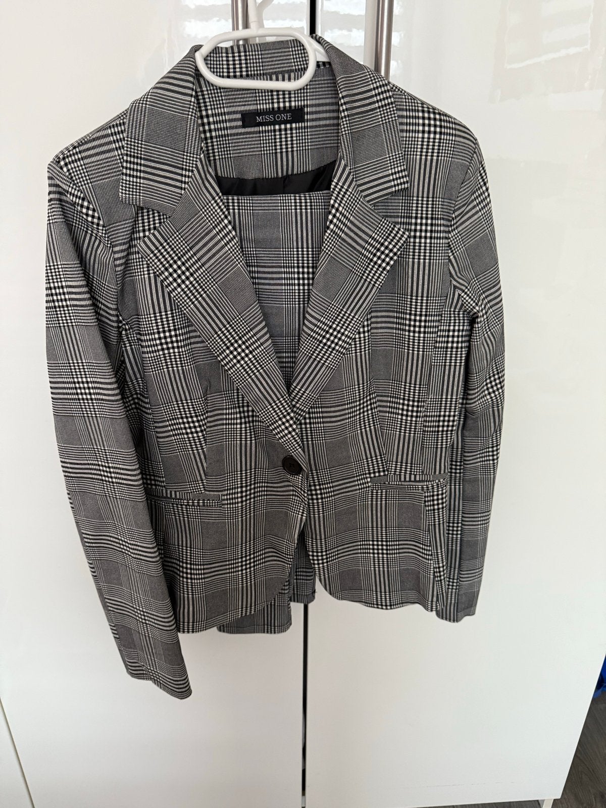 Nieuw 2-delig broekpak met pied-de-poule print, Kleding | Dames, Maat 38/40 (M), Kostuum of Pak, Zwart, Nieuw