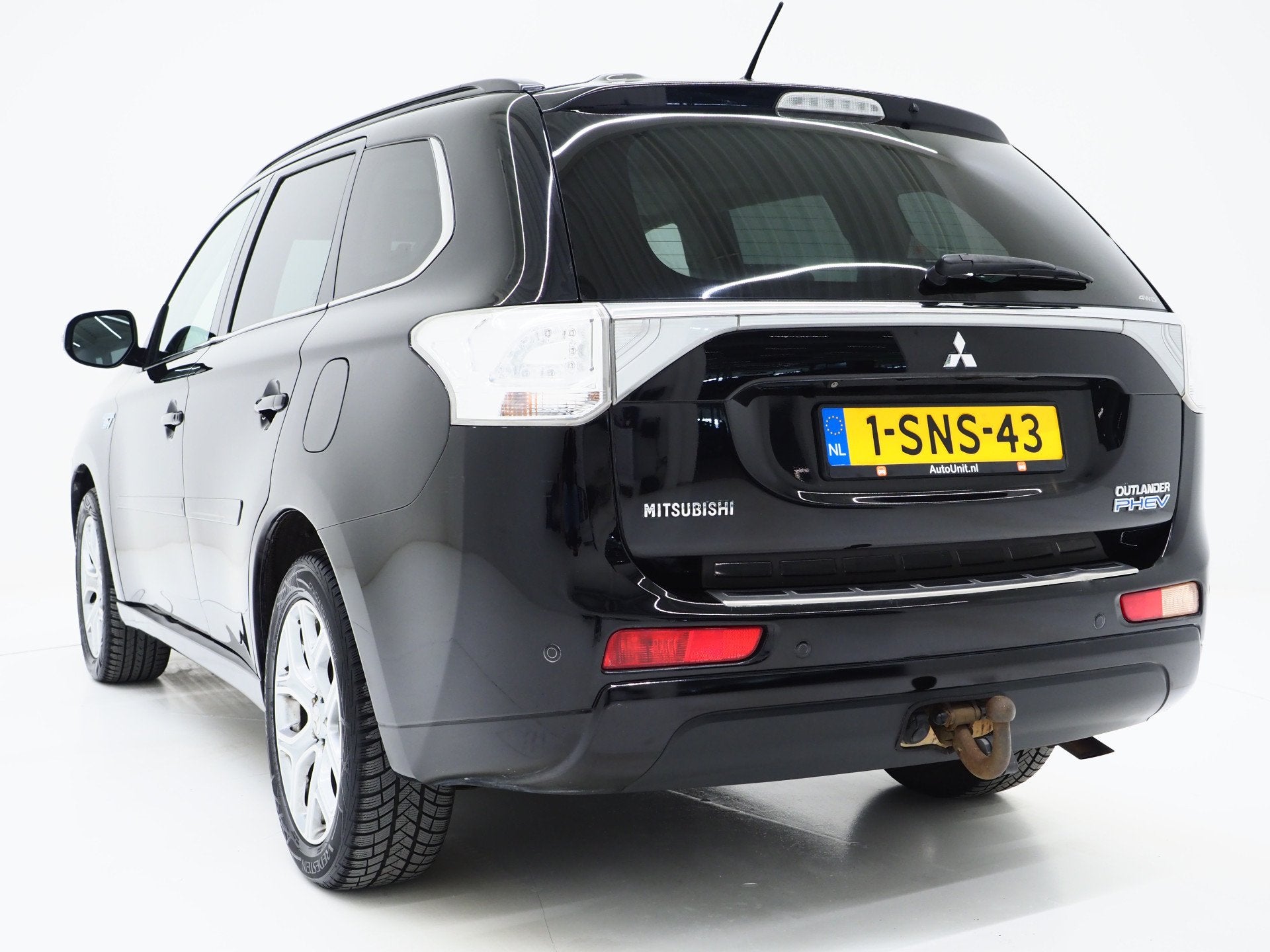 Mitsubishi Outlander 2.0 PHEV Instyle | Schuifdak | Trekhaak, Auto's, Mitsubishi, Automaat, Zwart, 4 cilinders, Stoelverwarming