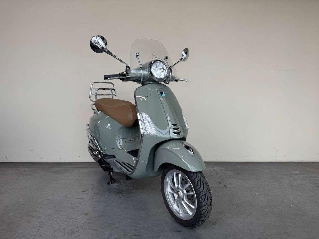 Vespa Primavera 125CC Misty Pearl Green, 2023, Custom, Niet ingevuld, Scooter, Occasion, Bedrijf