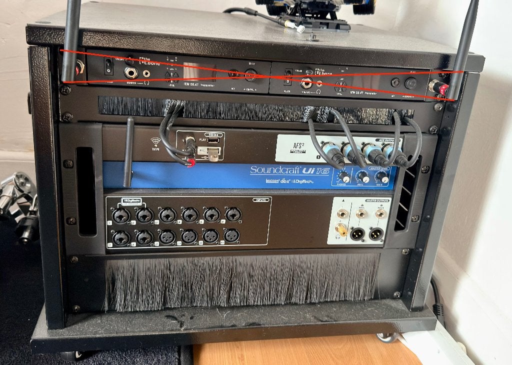 Soundcraft Ui16 incl. rack en toebehoren (goede staat), Ophalen, Zo goed als nieuw, 10 tot 20 kanalen, Microfooningang