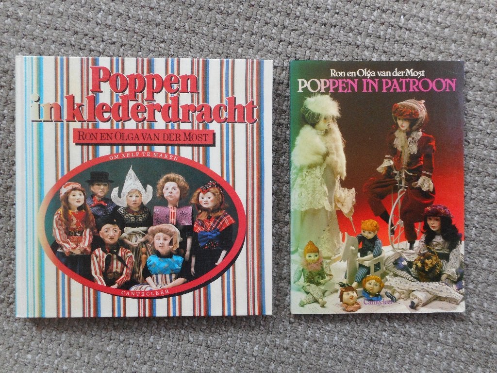 Poppen in Klederdracht + Poppen in Patroon, Ophalen of Verzenden, Zo goed als nieuw, Haken, Patroon of Boek