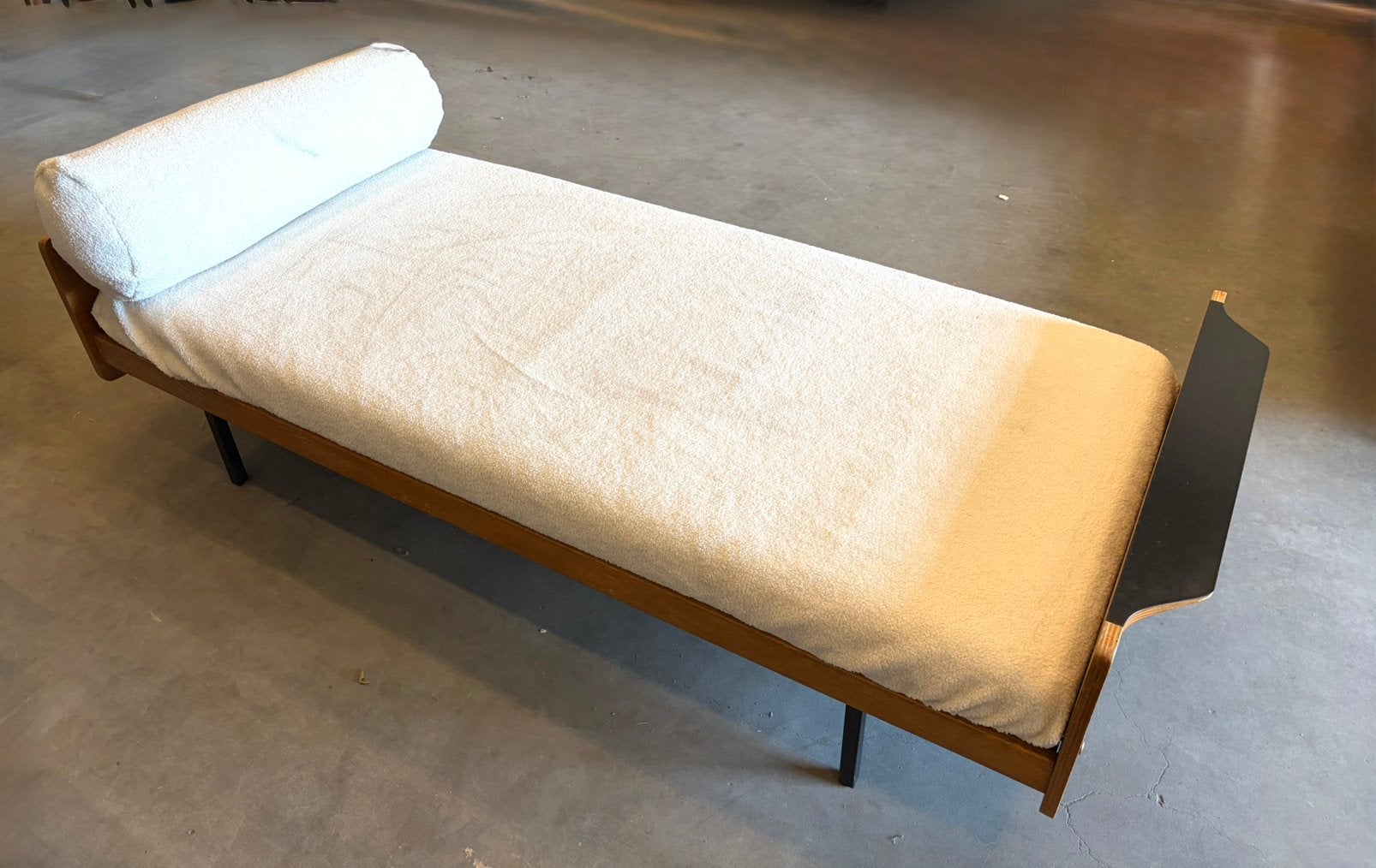 Daybed stijl Prouvé - Eikenhout met metalen pootjes, Ophalen of Verzenden