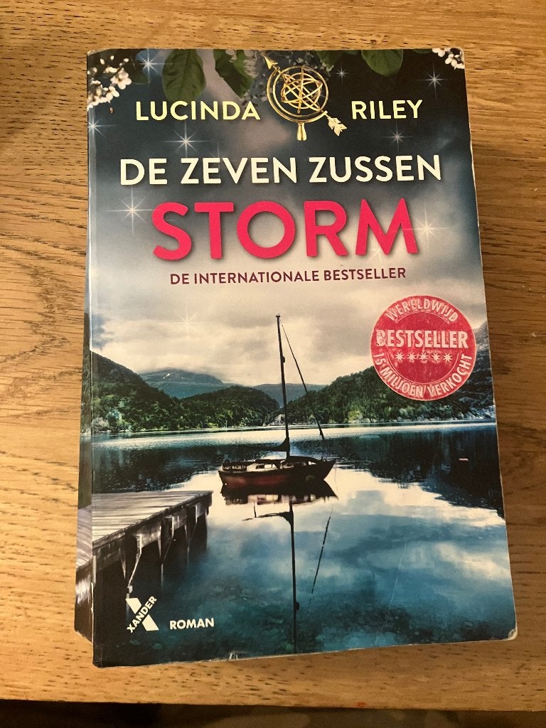 Lucinda Riley - de zeven zussen -storm, Boeken, Ophalen of Verzenden, Gelezen, Lucinda Riley, Nederland