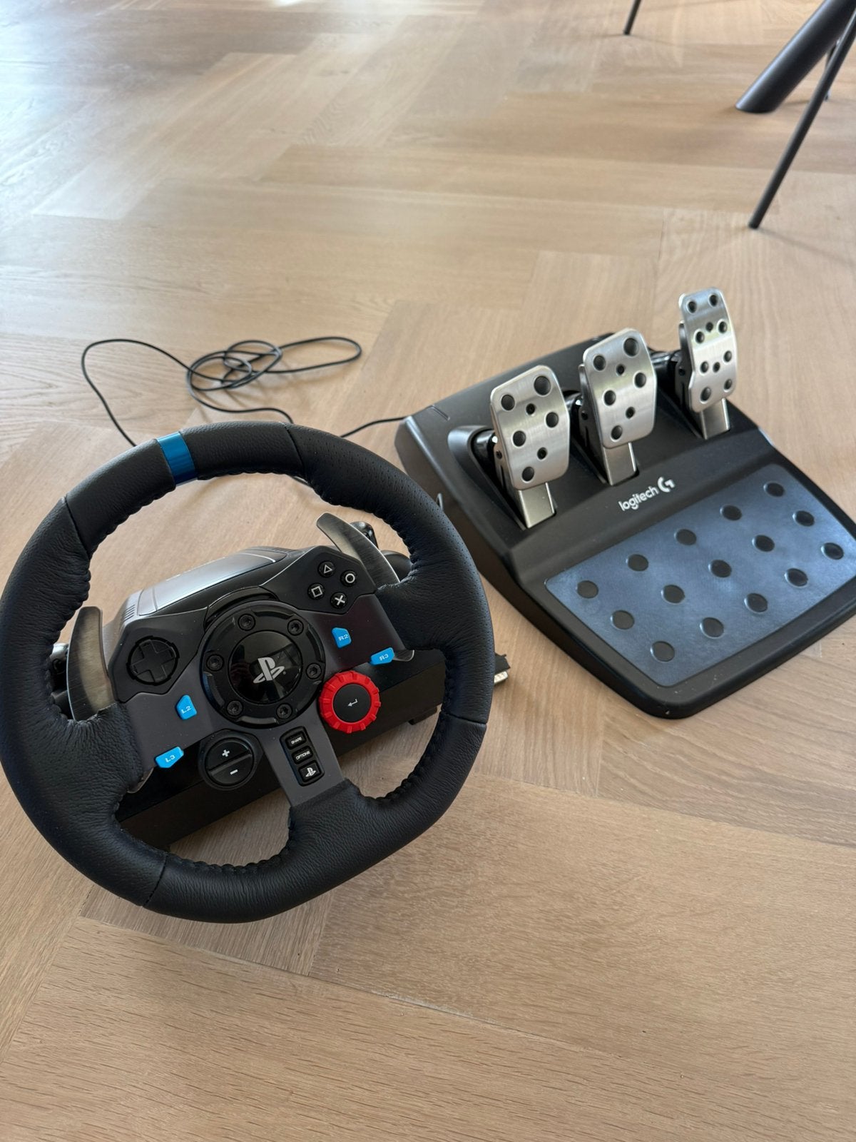Foto 3 van Logitech G29 racestuur inclusief pedalen voor PS4/5 en PC