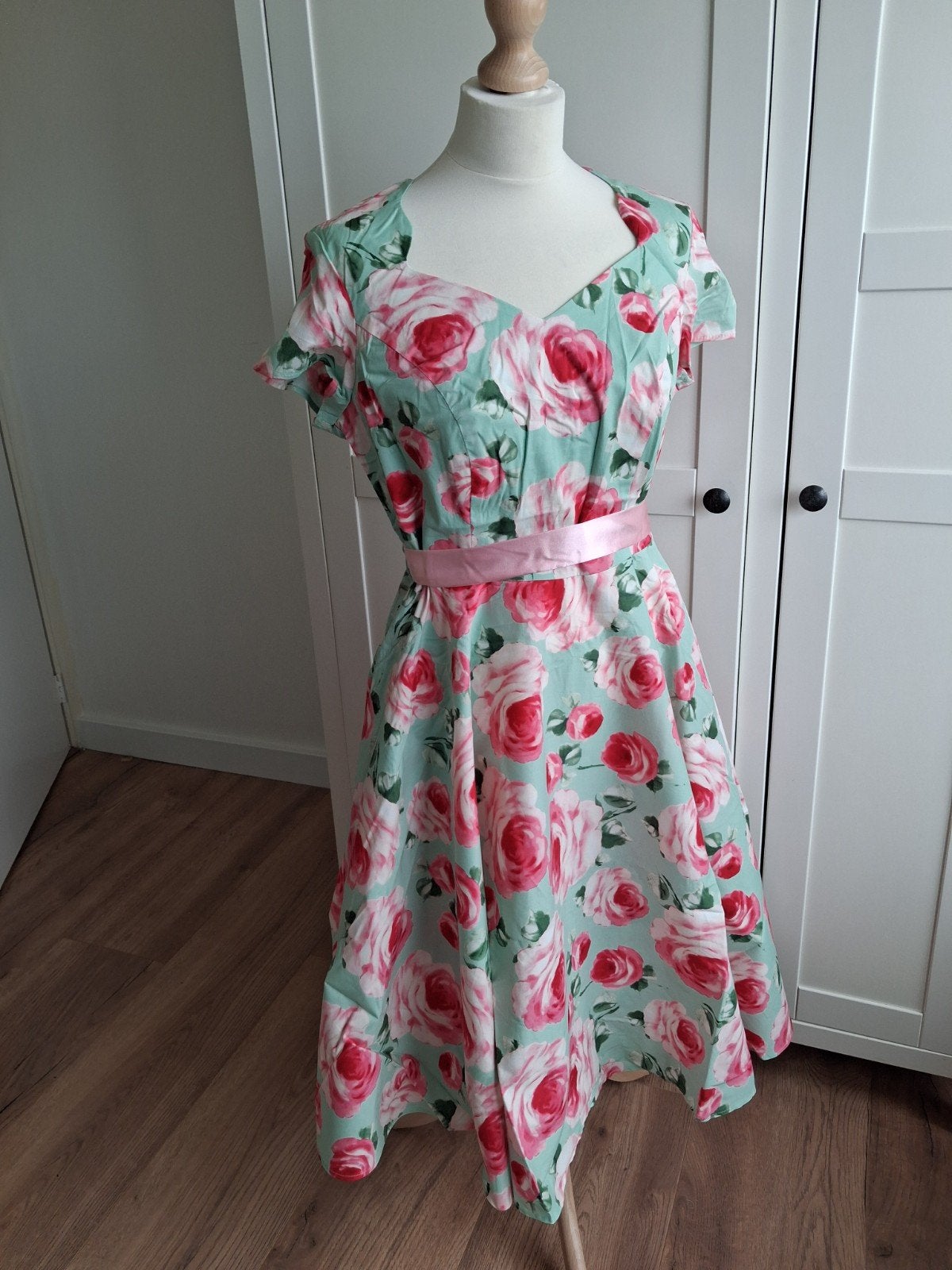 Prachtige mintgroene swingjurk met rozen, Kleding | Dames, Groningen, Maat 42/44 (L), Nieuw, Ophalen of Verzenden