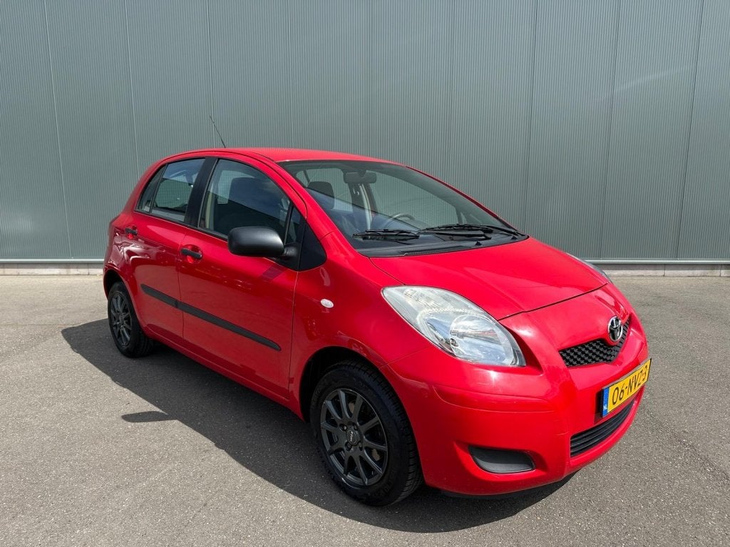 Toyota Yaris 1.0 VVTi Acces AIRCO | NAP ! (bj 2011), Auto's, Voorwielaandrijving, Euro 5, Emergency brake assist, 750 kg