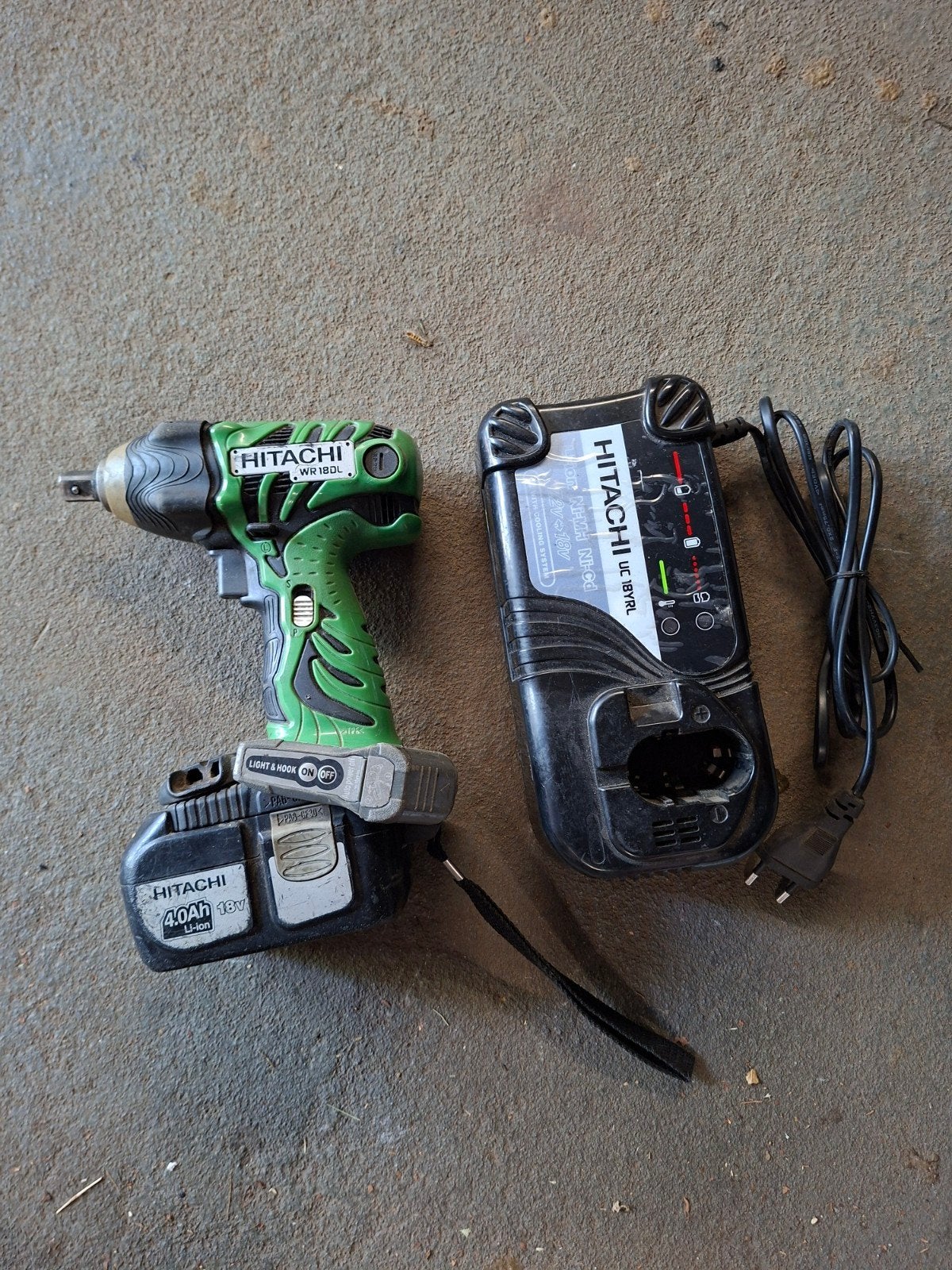 Hitachi WR 18DL Accu Slagmoersleutel met Lader, Ophalen, Gebruikt, 600 watt of meer, Overige typen