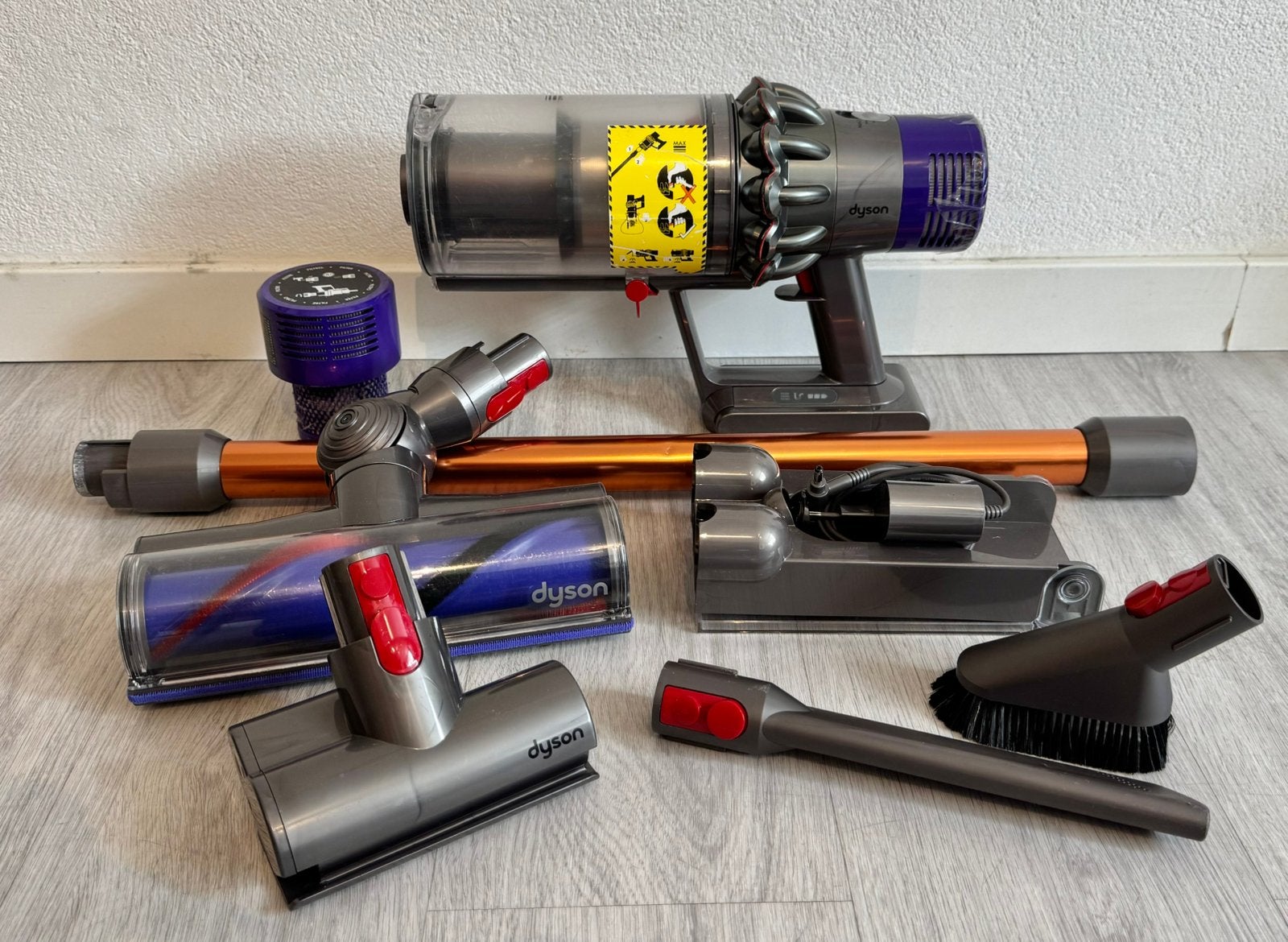 Schoon & ZGAN! Dyson V10 steelstofzuiger met nieuwe filter, Stille werking, Ophalen of Verzenden, Zo goed als nieuw, Dyson