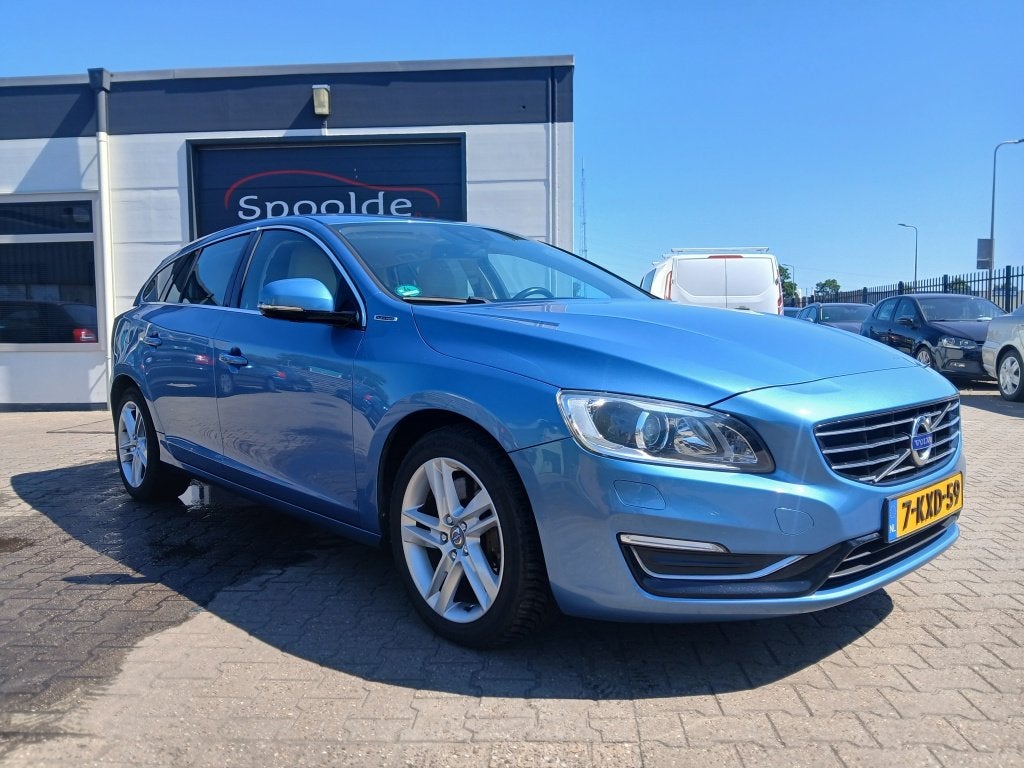 Volvo V60 2.4 D6 AWD 2e Eigenaar/Dealer onderhouden, Blauw, Automatische klimaatregeling, 11 kWh, Te koop