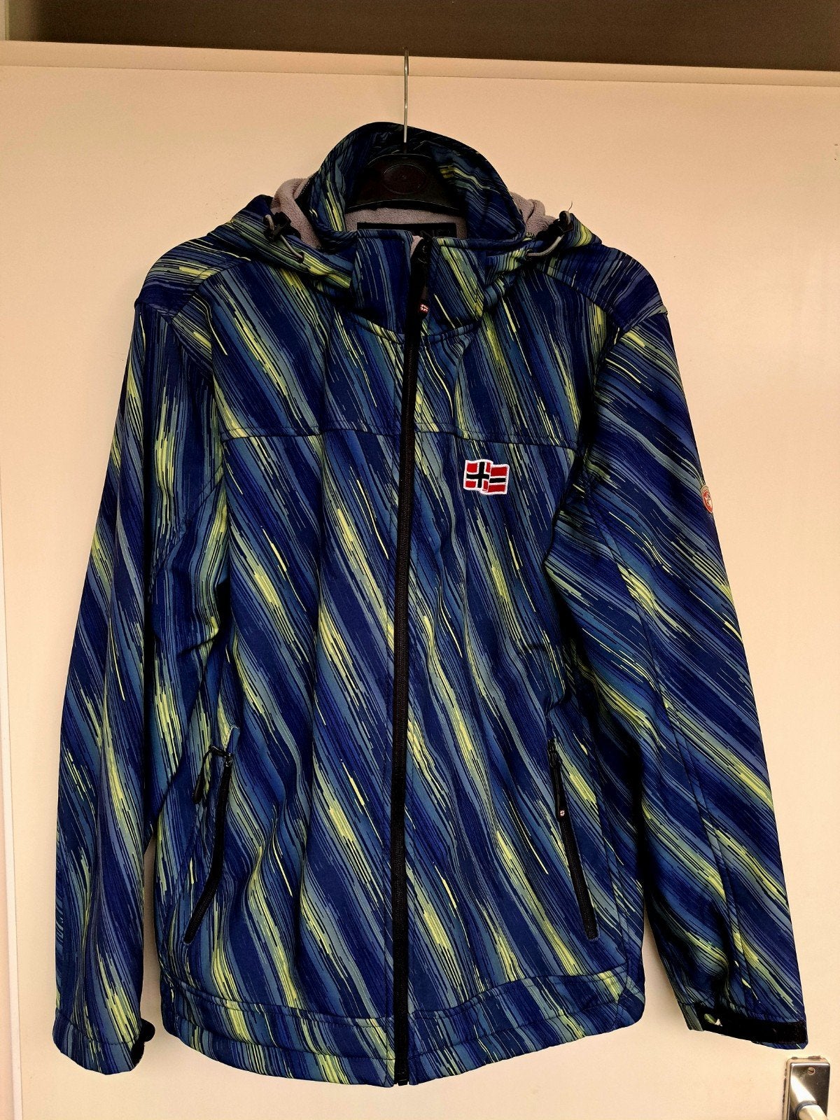X-Land trektex softshell jas. Winddicht en waterafstotend., Meerkleurig, Ophalen of Verzenden, Zo goed als nieuw, X-land