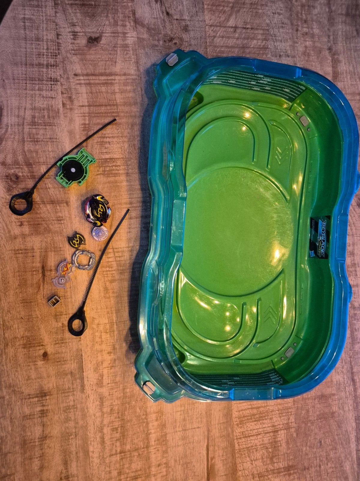 Beyblade Burst Arena met Beyblade en Starter, Ophalen, Gebruikt, Jongen of Meisje