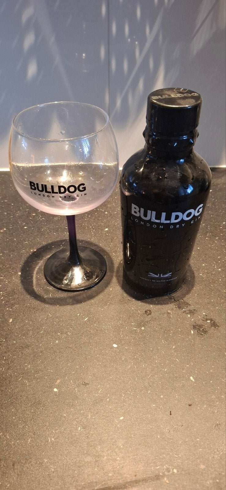 Bulldog London Dry Gin met glas, Ophalen of Verzenden, Zo goed als nieuw, Zwart, Glas