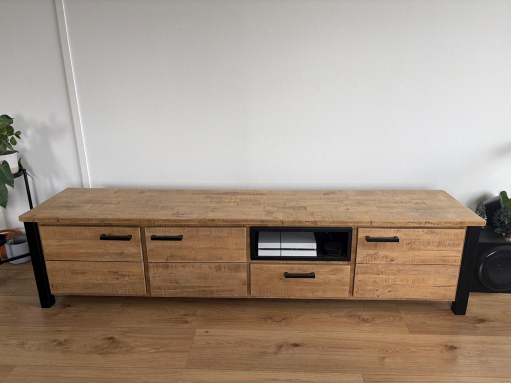 Robuust TV-meubel van mangohout met metalen frame, Huis en Inrichting, Kasten | Televisiemeubels, Ophalen, Zo goed als nieuw, 200 cm of meer