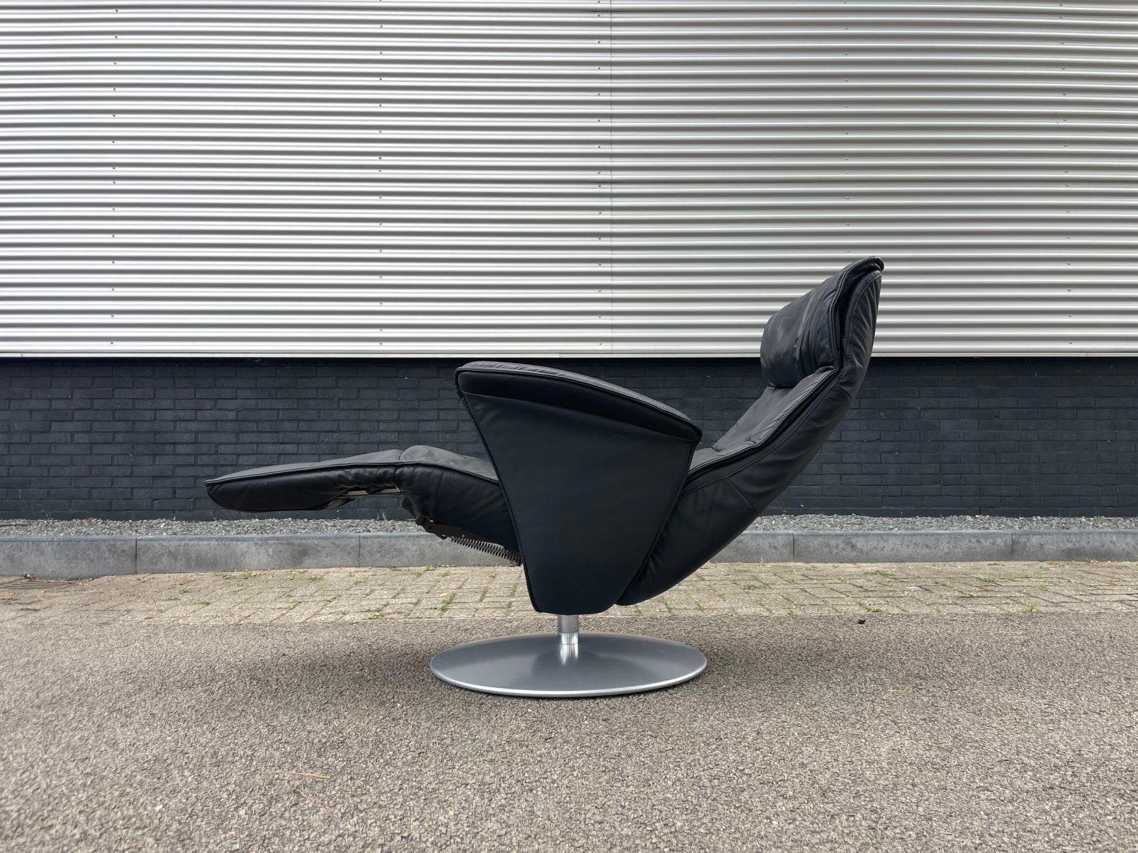 Foto 8 van Nette zwarte leren relax fauteuil / relax stoel draaibaar