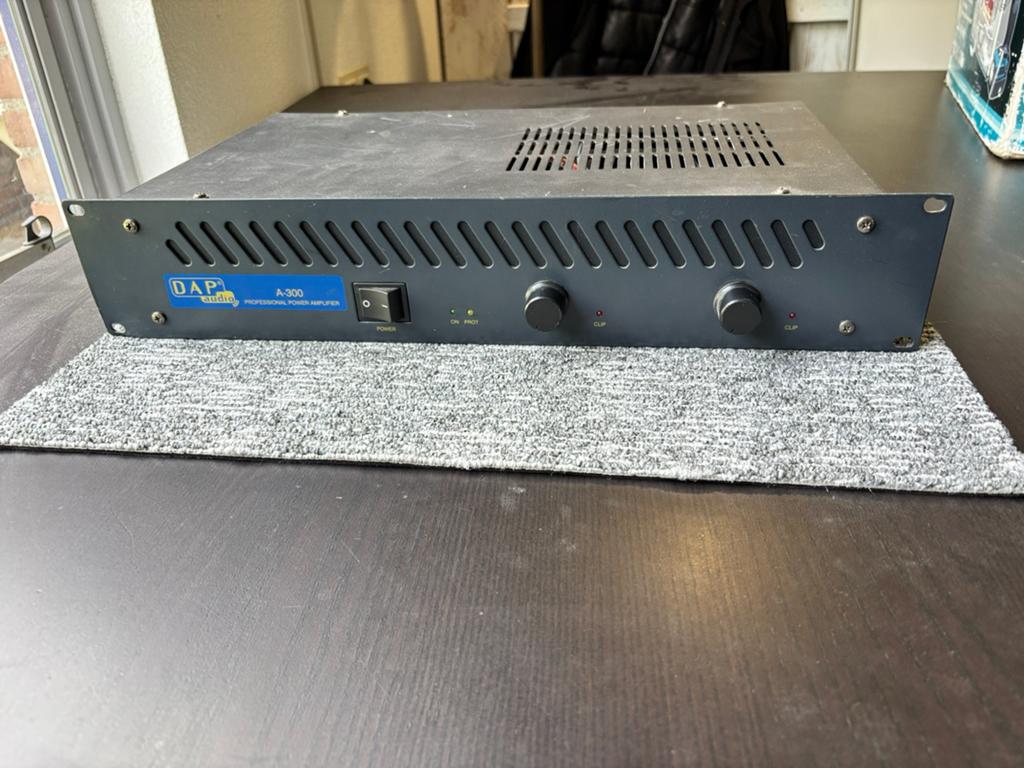 DAP A-300 Versterker, Audio, Tv en Foto, Versterkers en Receivers, Gebruikt, 120 watt of meer, Stereo, Ophalen