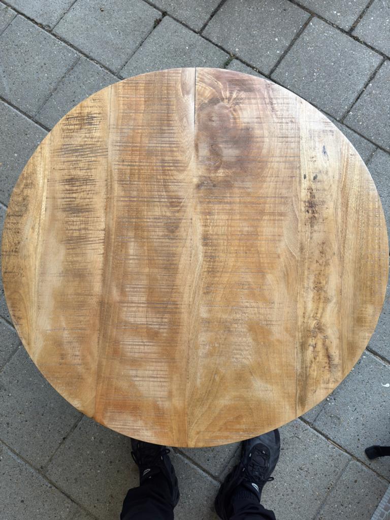 Ronde salontafel mangohout met zwart metalen onderstel, Huis en Inrichting, Tafels | Salontafels, Ophalen, Gebruikt, Rond, 50 tot 100 cm