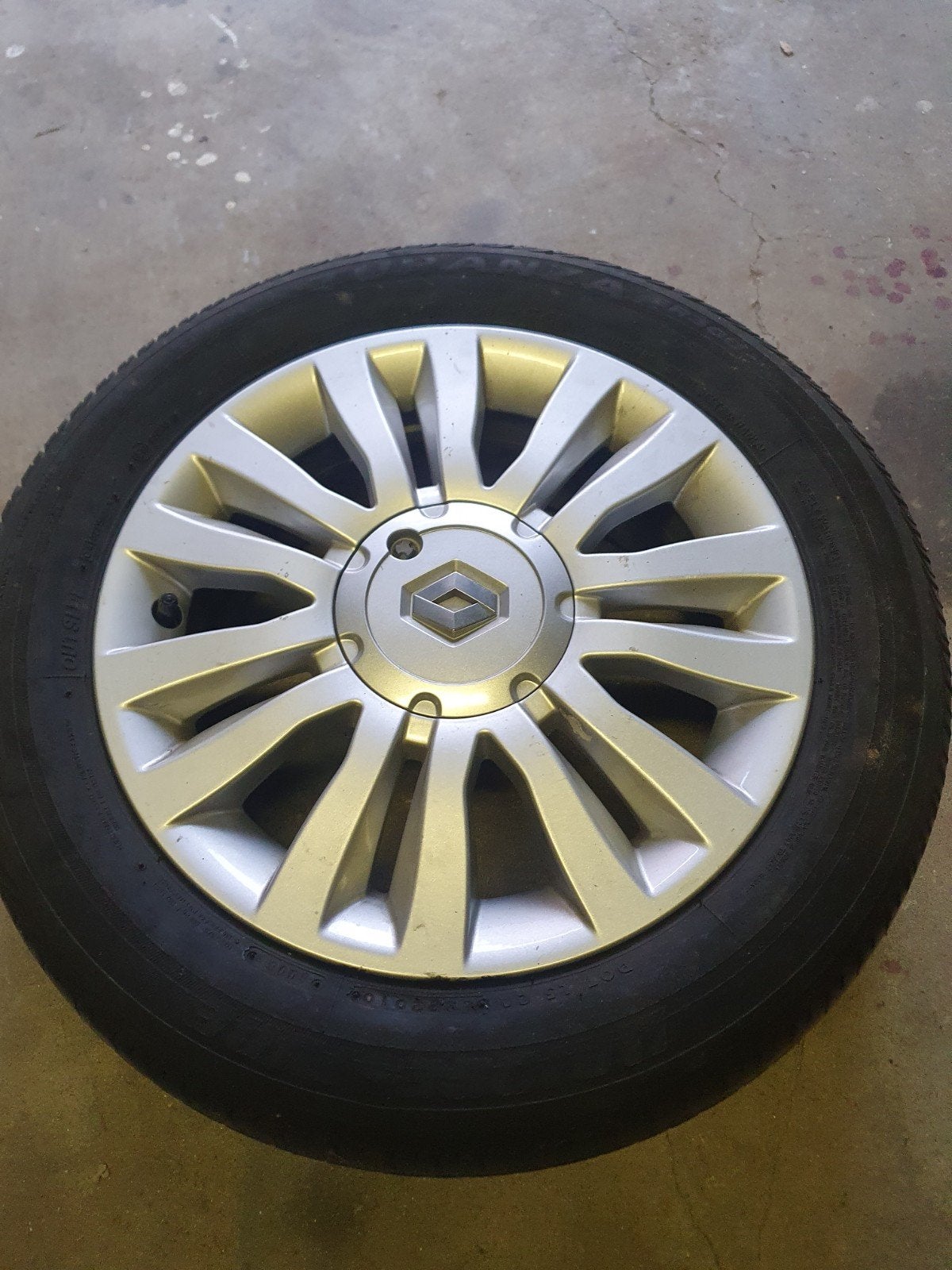 renault velg met klepje en bouten, Auto diversen, Ophalen