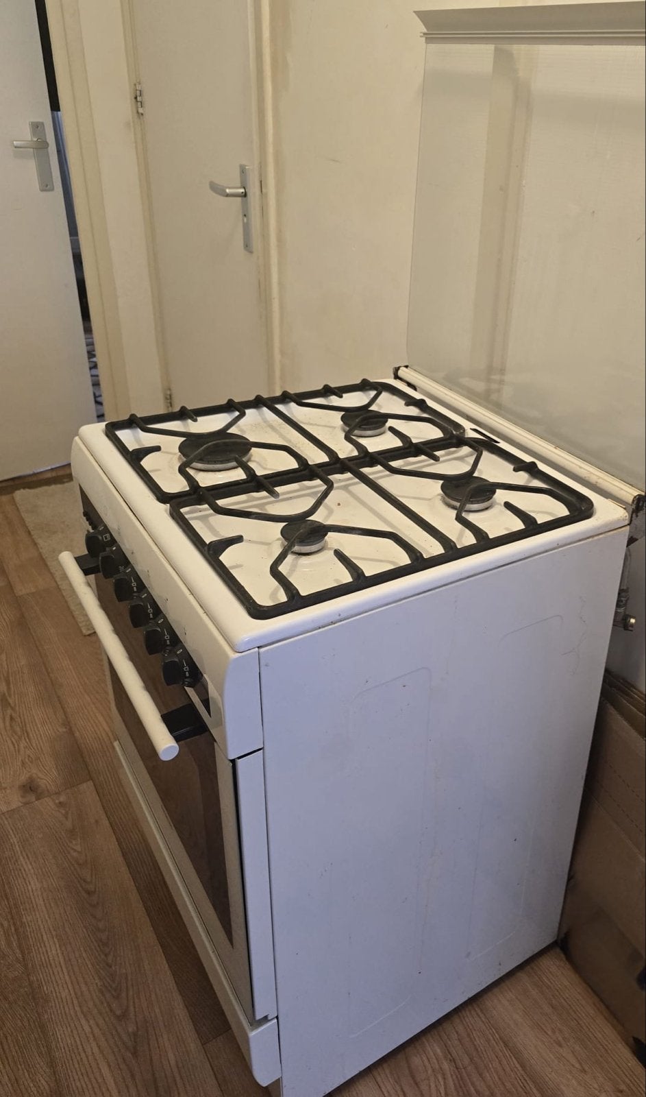 Fornuis met oven en 4 gaspitten - ventilator maakt geluid, Ophalen, 4 kookzones, Gas, Niet werkend