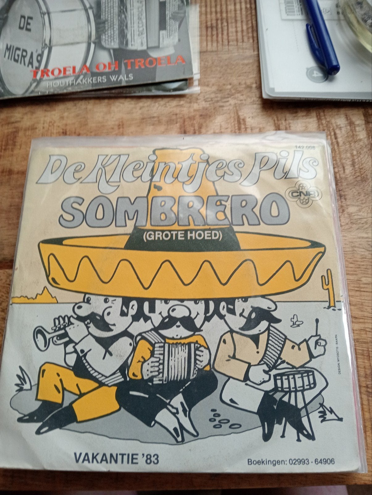 De kleintjes pils - sombrero, Ophalen of Verzenden, Zo goed als nieuw, Overige formaten, Levenslied of Smartlap