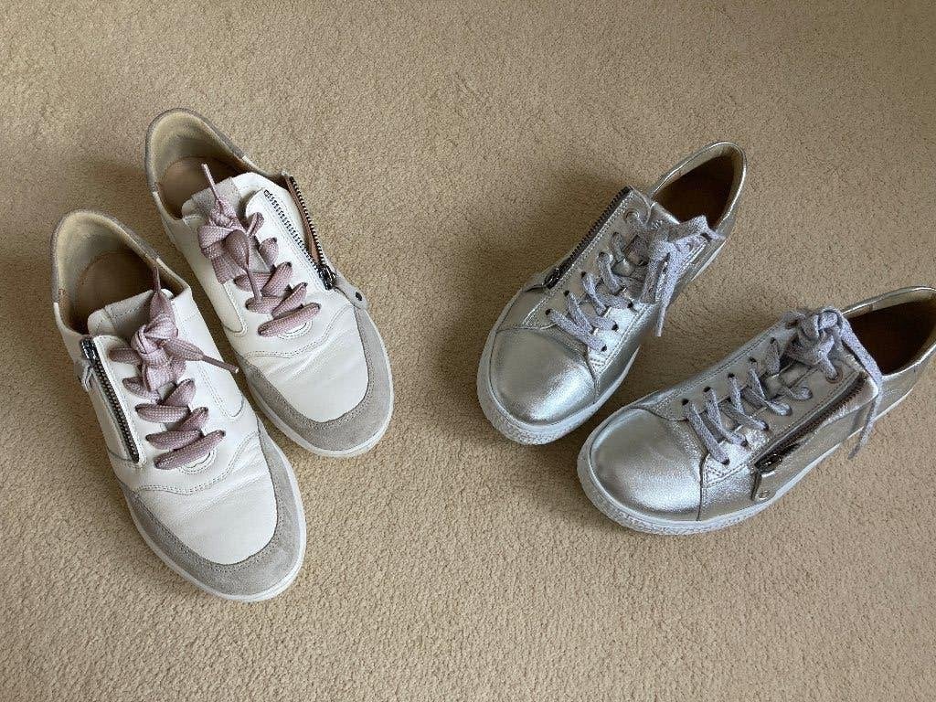2 paar Sneakers Hartjes - Maat 5 ½, Kleding | Dames, Schoenen, Overige kleuren, Ophalen of Verzenden, Hartjes, Sneakers of Gympen