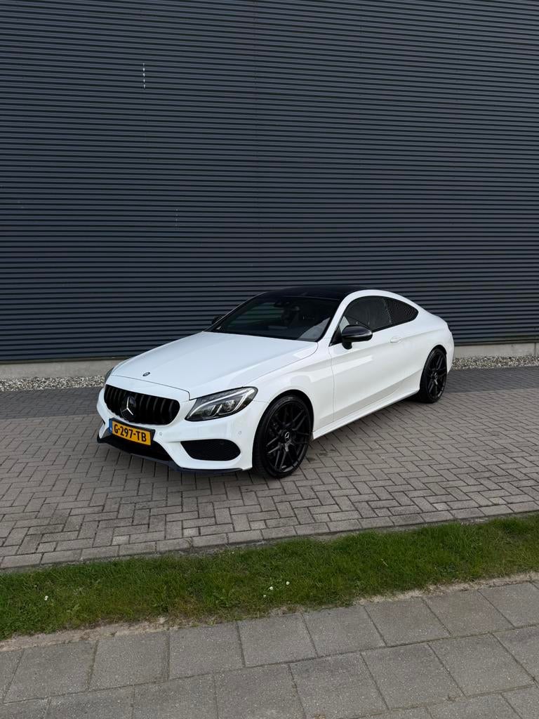 Mercedes-Benz C-Klasse C250 AMG Coupe Wit, Auto's, Mercedes-Benz, Automaat, Achterwielaandrijving, 4 cilinders, 4 stoelen