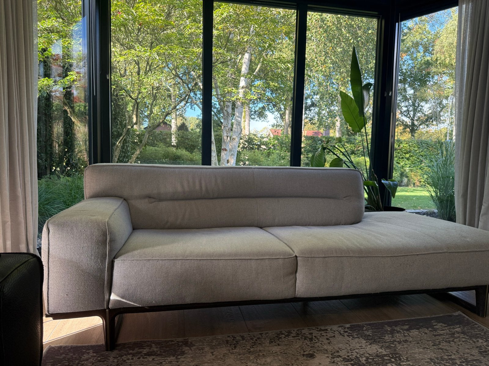 Natuzzi Lichtgrijze Stoffen Sofa met Longchair (240x100cm), Ophalen, Gebruikt, Driepersoons, 75 tot 100 cm