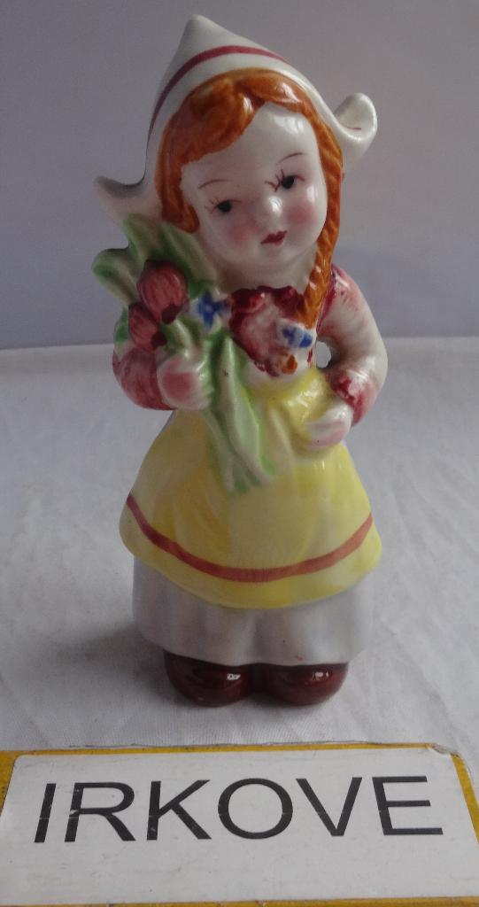 BOERIN MET TULPEN * Lief Beeldje *, Verzamelen, Beelden en Beeldjes, Zo goed als nieuw, Mens, Verzenden
