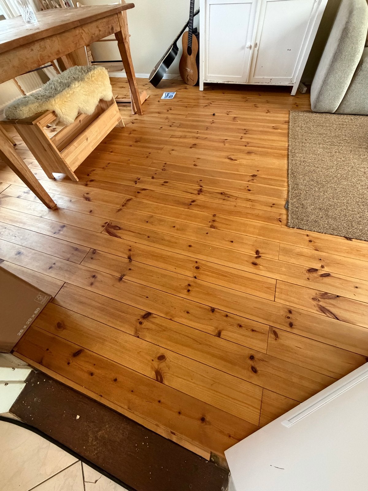 Massief grenen houten vloerdelen (24,6m2) - opknapper, Ophalen, Gebruikt, Vloerdelen of -planken, 10 m² of meer