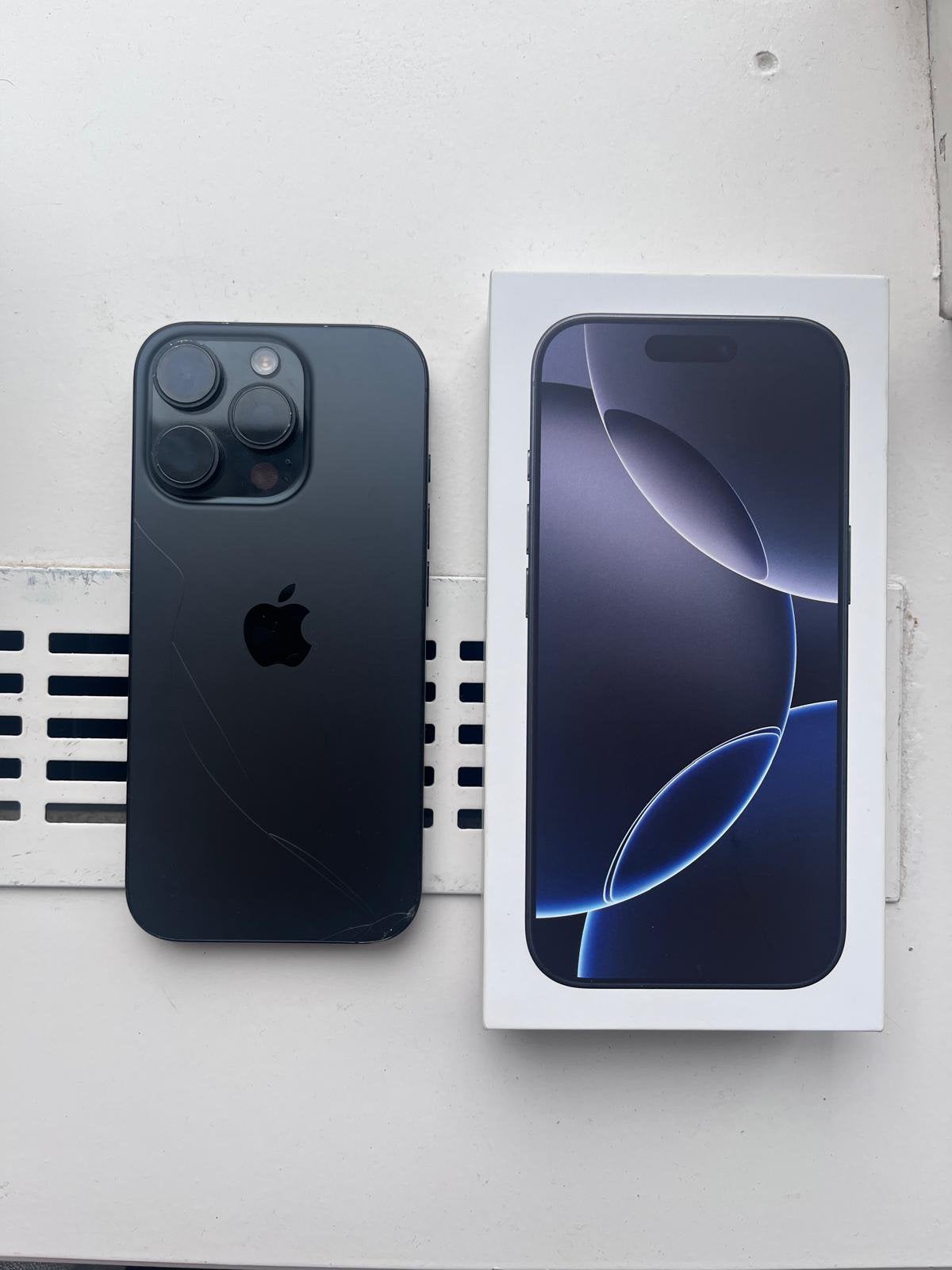 Iphone 16 Pro - Zwart Titanium