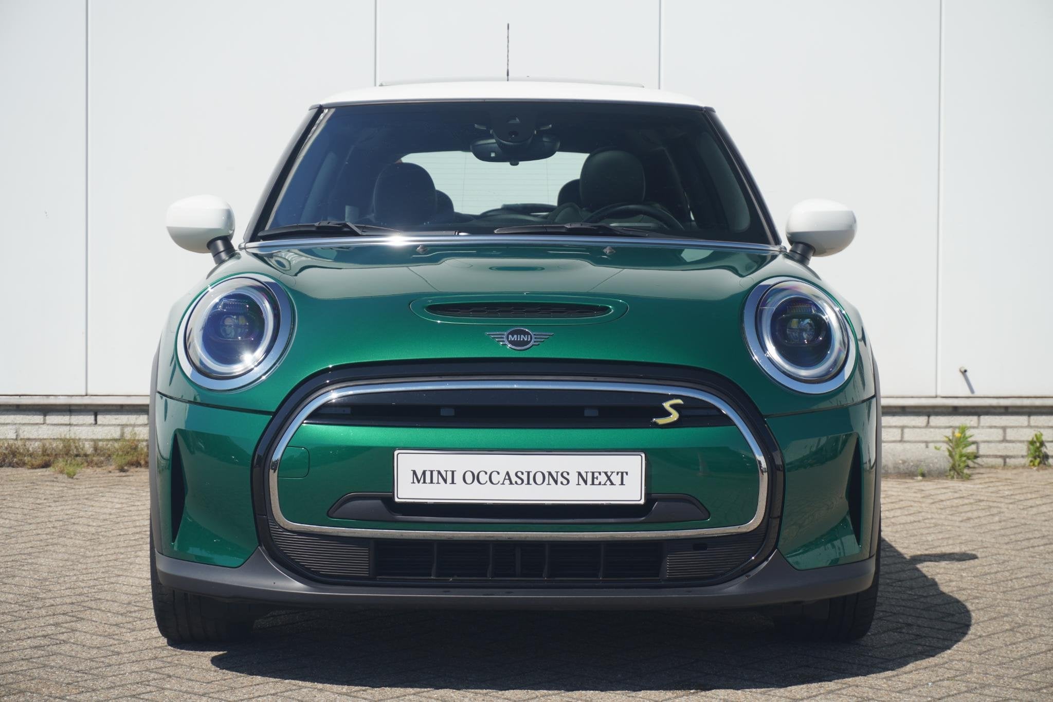 MINI 3-deurs Electric | Classic Uitvoering | Connected Navig, 4 stoelen, Mini Electric, 184 pk, Parkeersensor