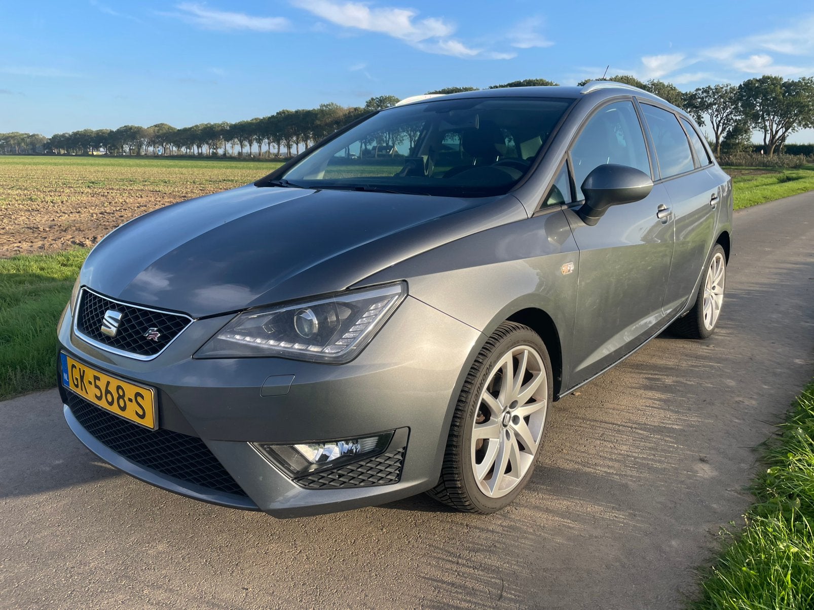 Seat Ibiza ST 1.2 TSI FR Dynamic uit 2015, Auto's, Voorwielaandrijving, Stof, 40 €/maand, Zwart