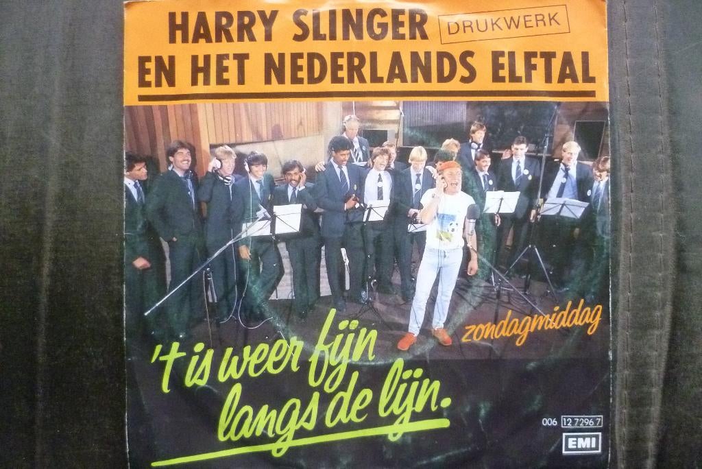 harry slinger ( drukwerk ) - 't is weer fijn langs de lijn, Cd's en Dvd's, 7 inch, Single, Ophalen of Verzenden, Zo goed als nieuw