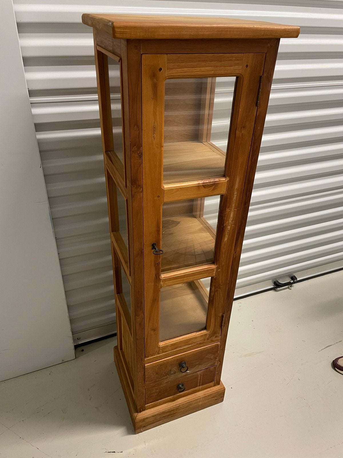 Houten vitrinekast met glazen deur en lades, Huis en Inrichting, Ophalen, Minder dan 50 cm, Gebruikt, Minder dan 25 cm
