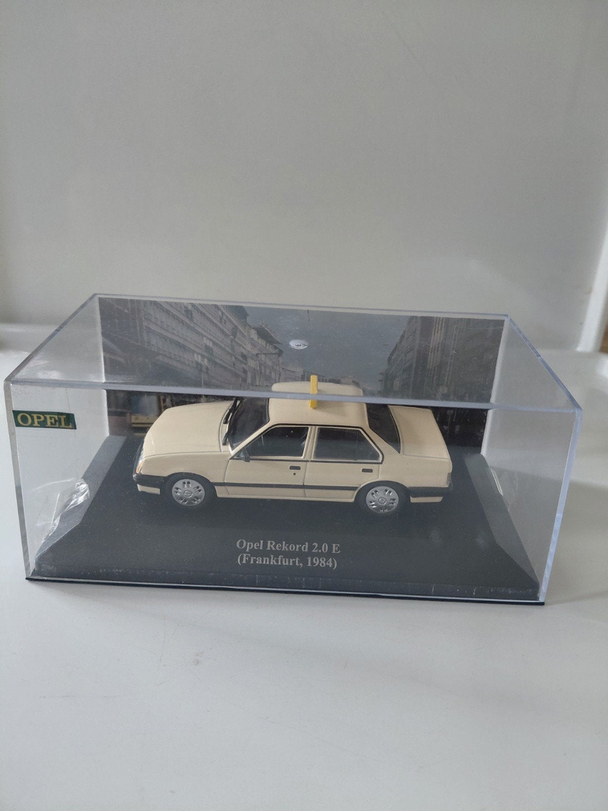 Opel Rekord 2.0 E 1984, Hobby en Vrije tijd, Modelauto's | 1:43, Ophalen of Verzenden, Zo goed als nieuw, Auto, Overige merken