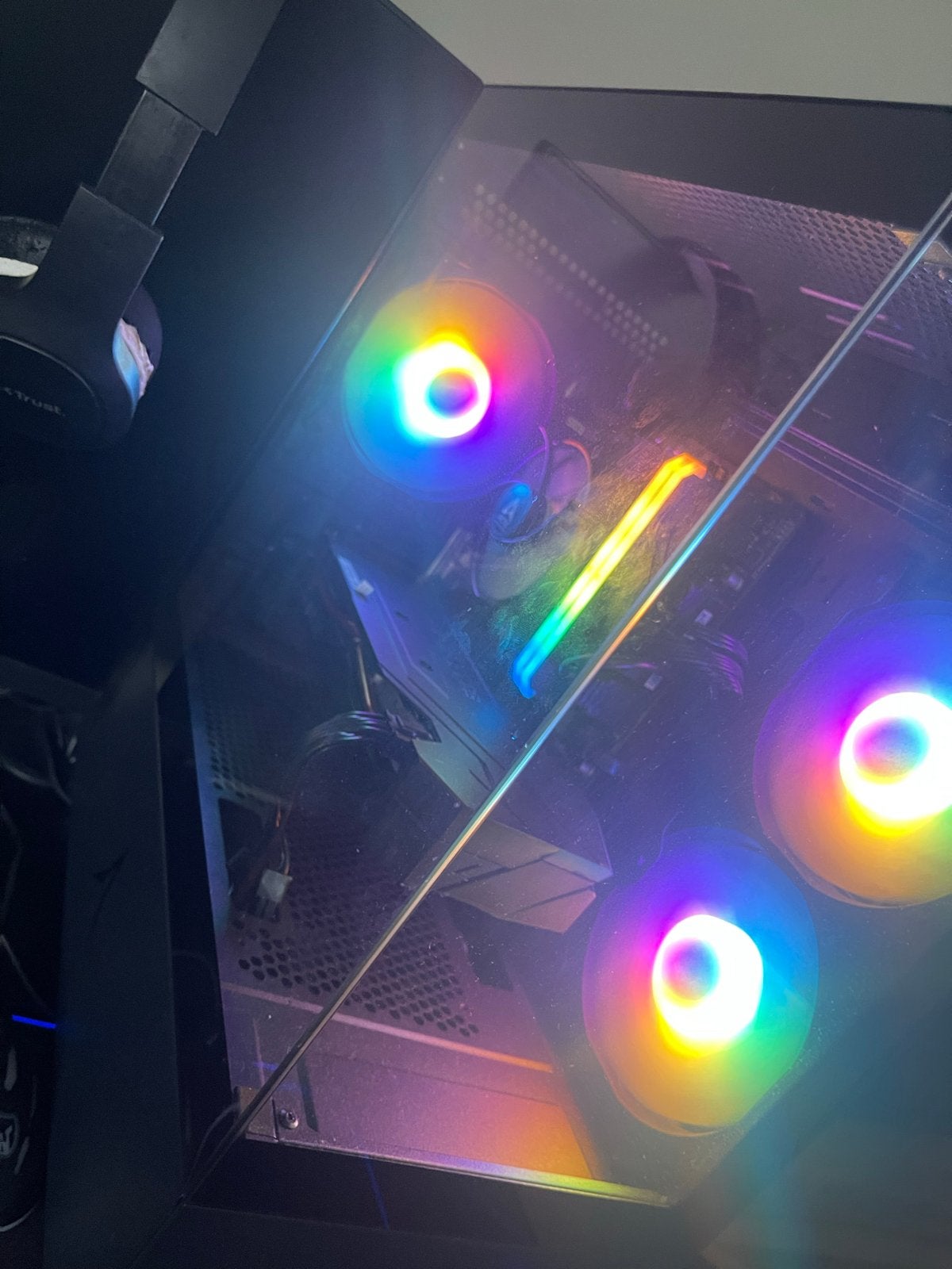 Foto 4 van Gaming PC met Intel i5-9400F, GTX 1660 Ti, 16GB RAM, 465GB S