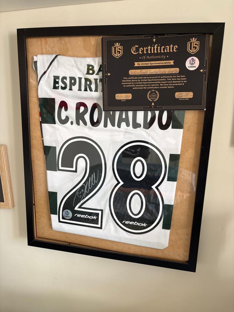 Gesigneerd Cristiano Ronaldo shirt met certificaat, Maat L, Ophalen of Verzenden, Zo goed als nieuw, Shirt