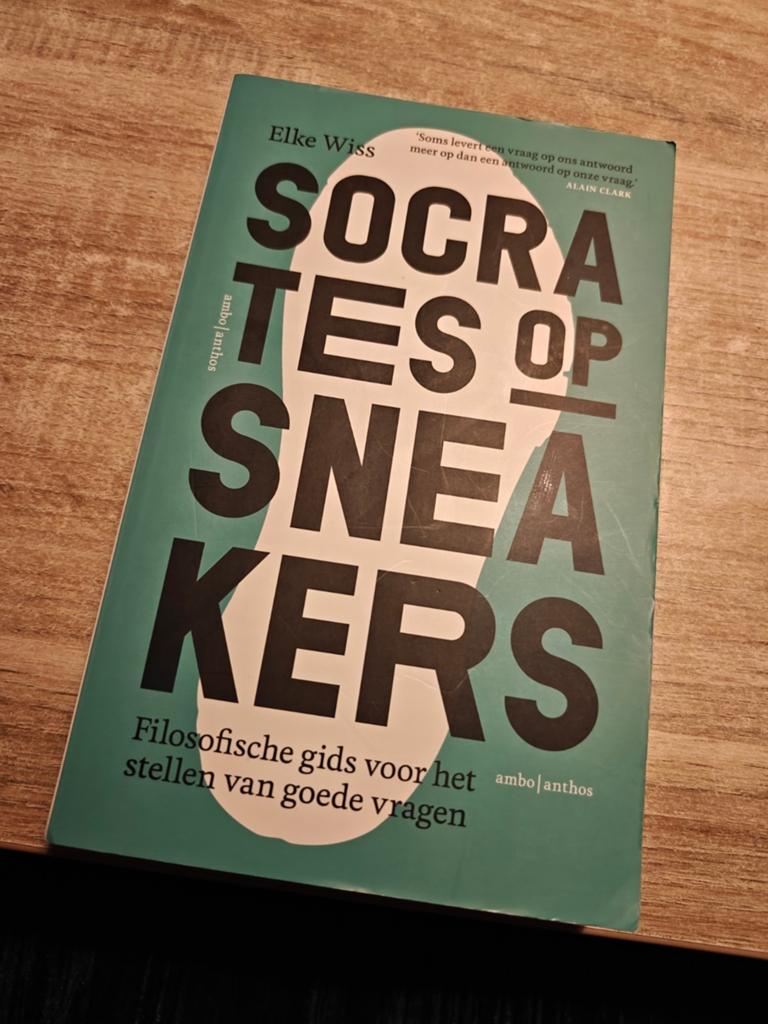 Elke Wiss - Socrates op sneakers, Boeken, Ophalen of Verzenden, Zo goed als nieuw, Elke Wiss