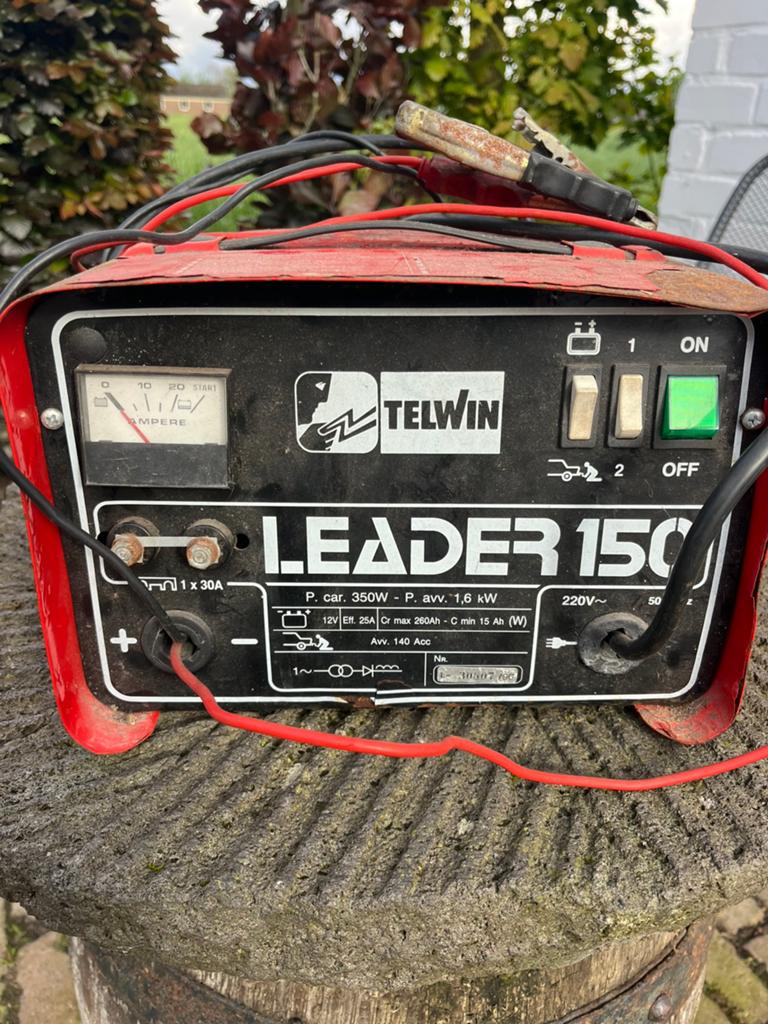 Acculader met starthulp, Auto diversen, Jumpstarters, Ophalen of Verzenden