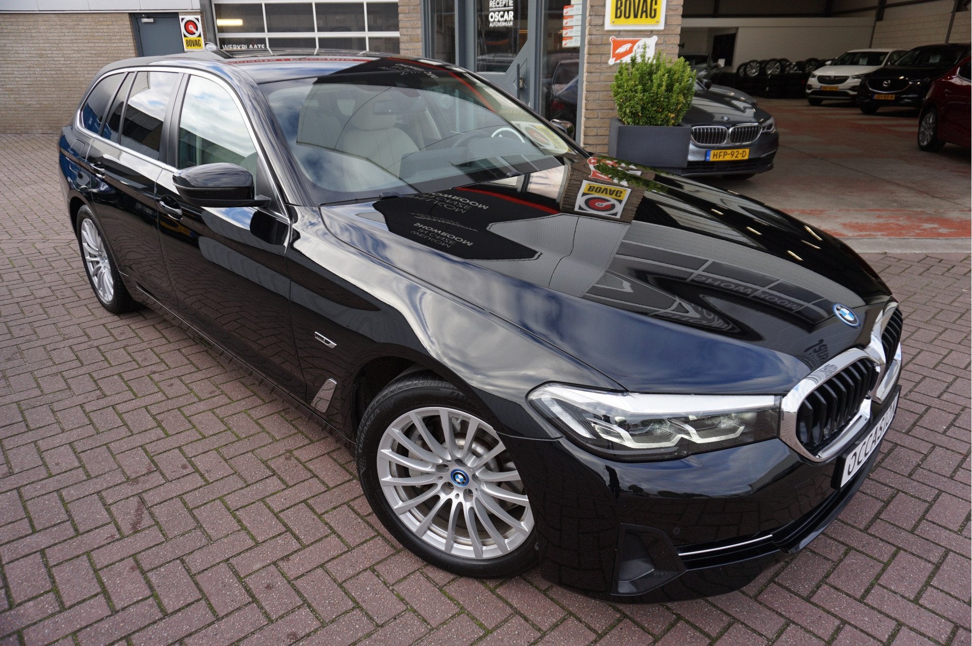 BMW 5 Serie Touring 530e Business Edition Plus Sensatec, Achterwielaandrijving, Gebruikt, 4 cilinders, Hybride Elektrisch/Benzine