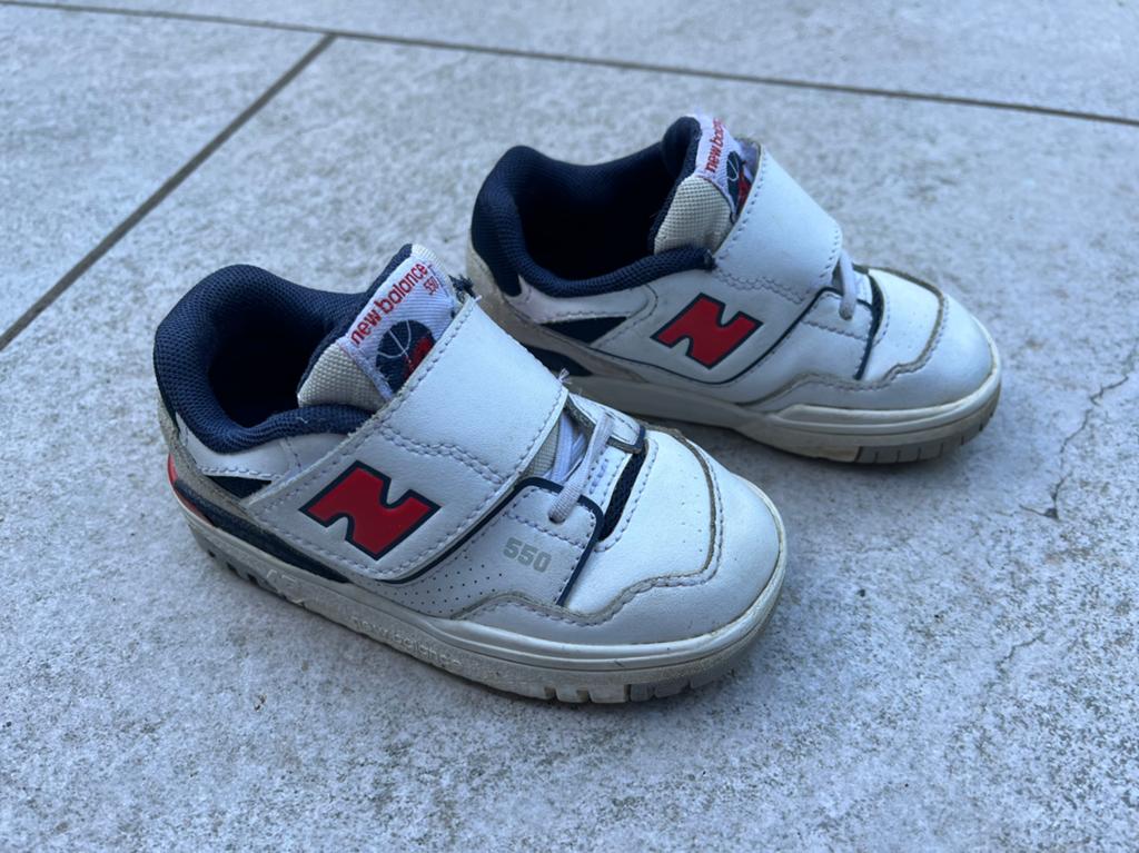 New balance sneaker wit met rood en blauw maat 25, Ophalen, Zo goed als nieuw, Jongetje of Meisje, Schoentjes