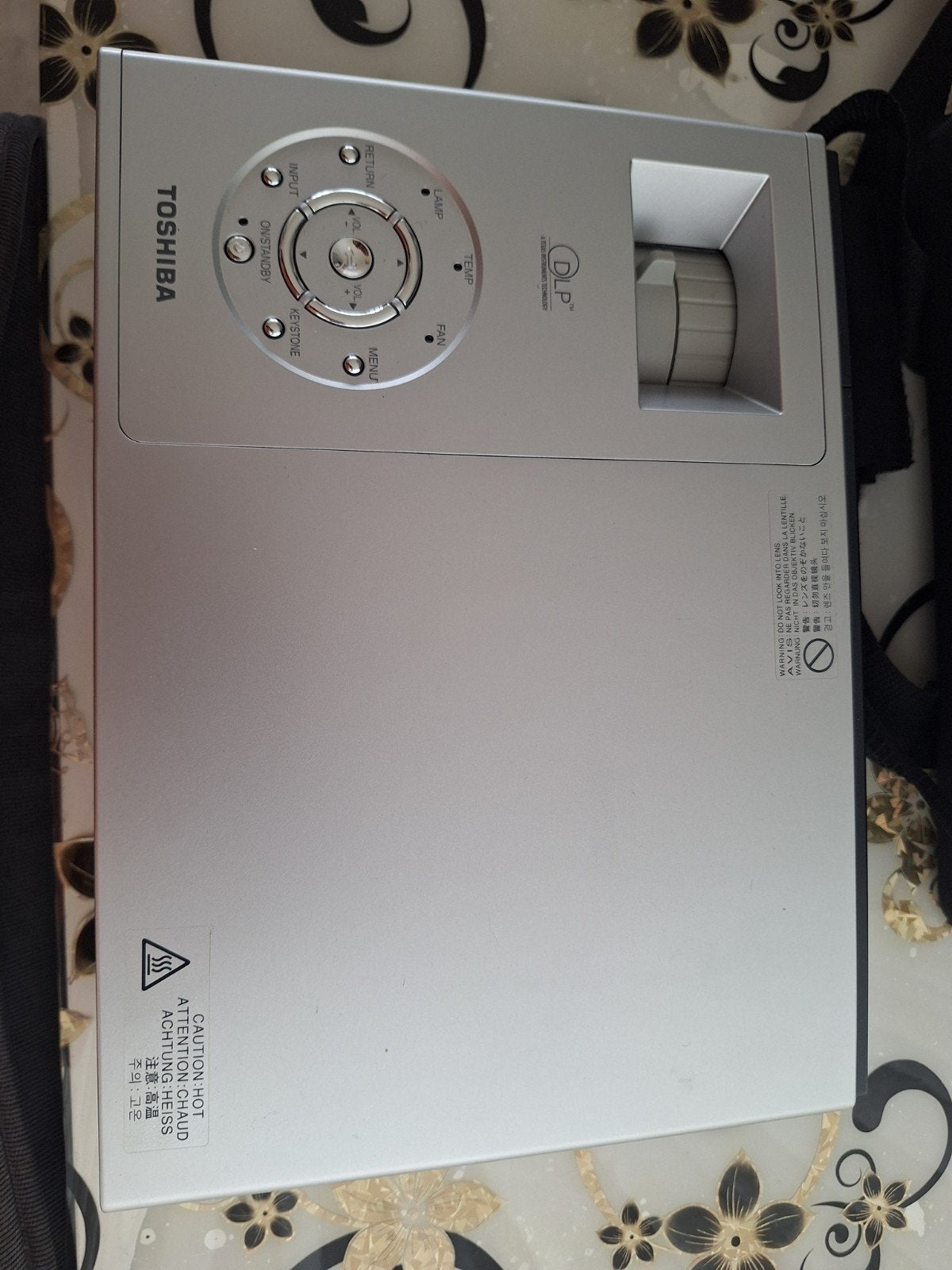 Toshiba DLP Projector met afstandsbediening en tas, Toshiba, Ophalen of Verzenden, Zo goed als nieuw, DLP