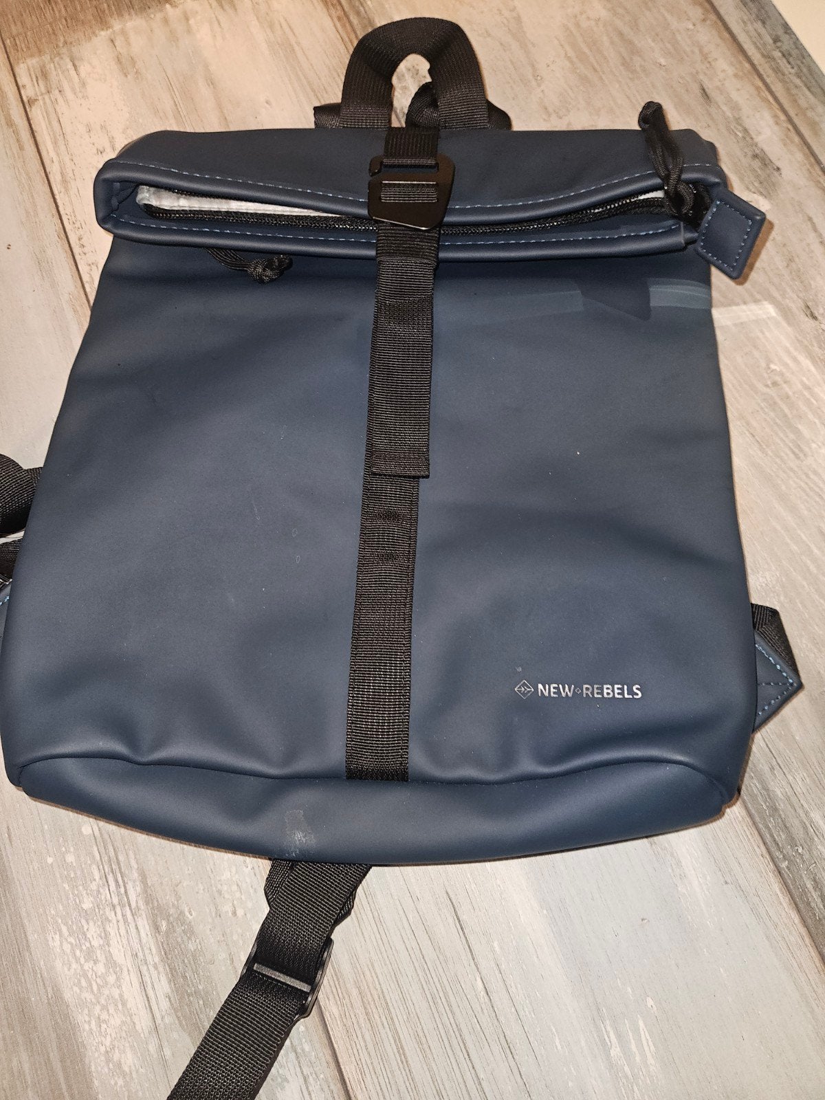 New Rebels Mart Los Angeles Navy 7L Rolltop Rugzak, 25 tot 40 cm, Nieuw, Waterdicht, 30 tot 45 cm