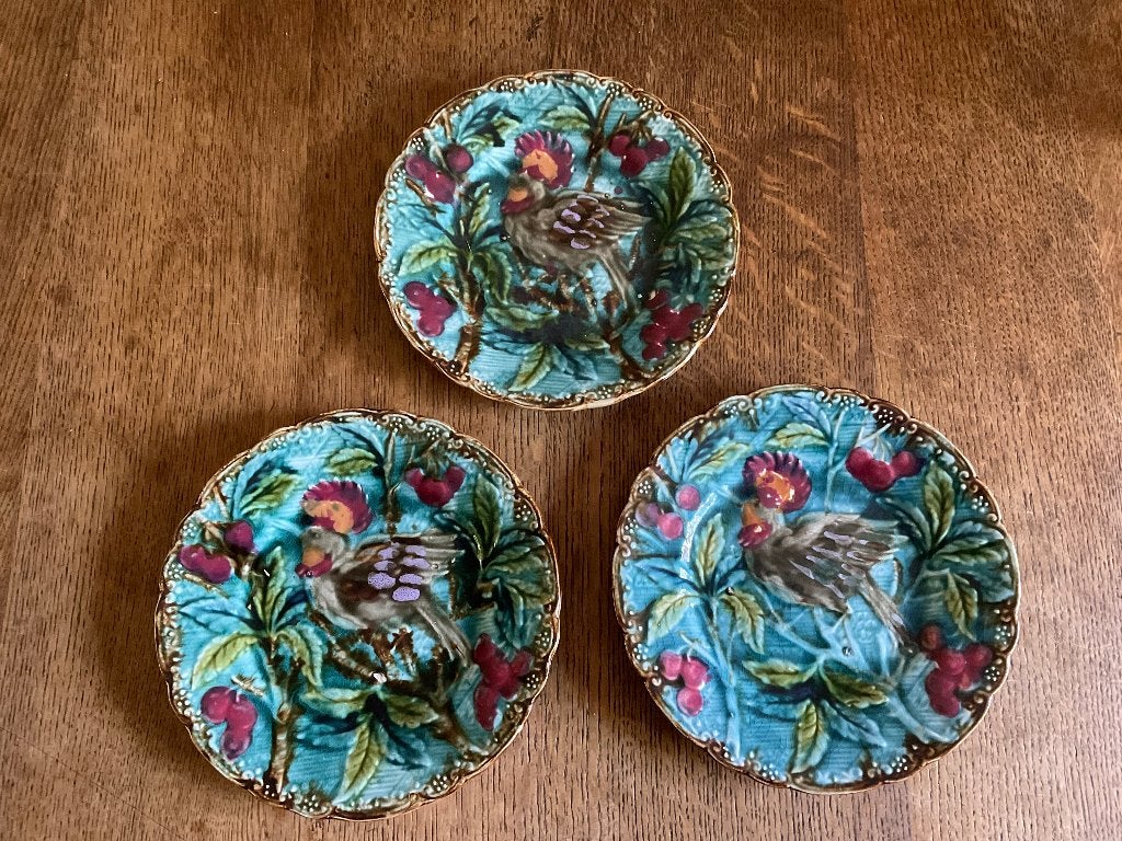 Drie antieke Majolica borden met vogel en kersen afbeelding, Antiek en Kunst, Antiek | Keramiek en Aardewerk, Ophalen of Verzenden