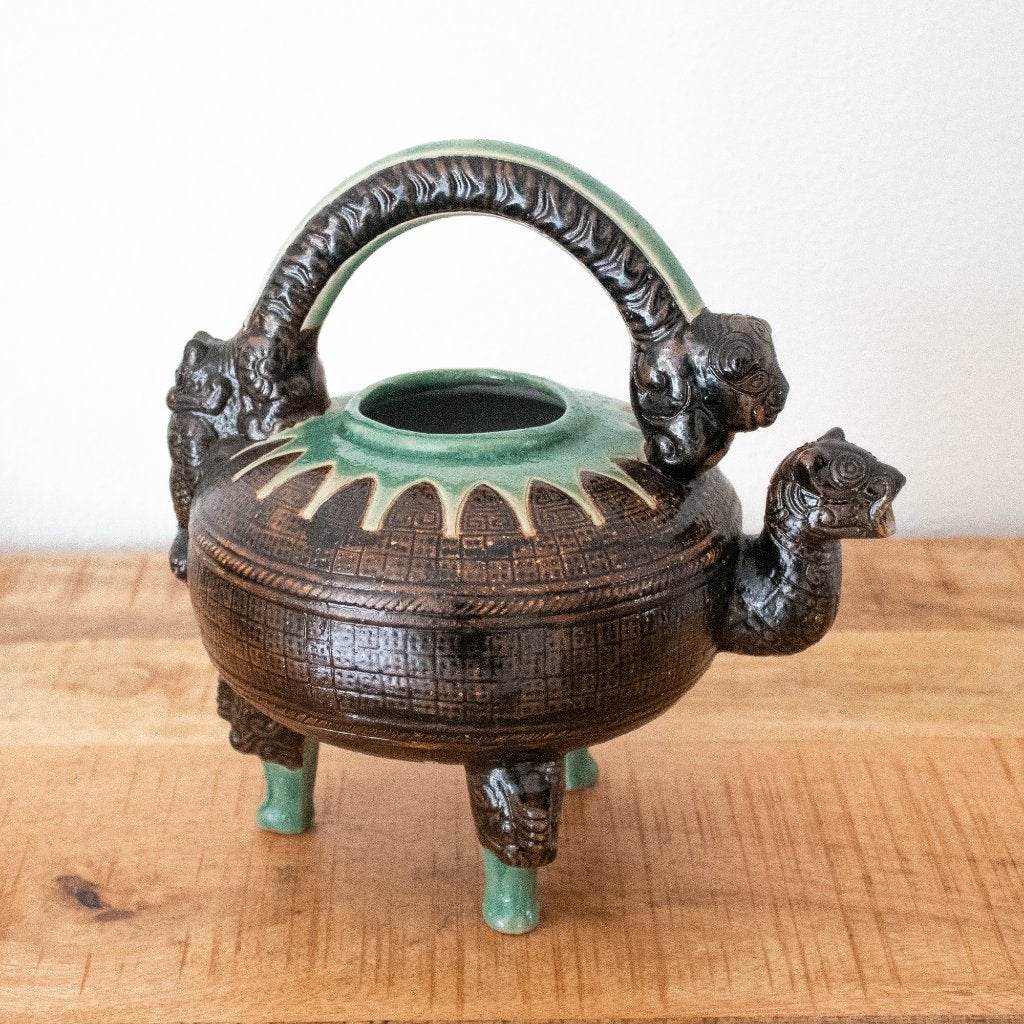 Vietnamese Bien Hoa theepot, met mythologische figuren, Antiek en Kunst, Ophalen of Verzenden