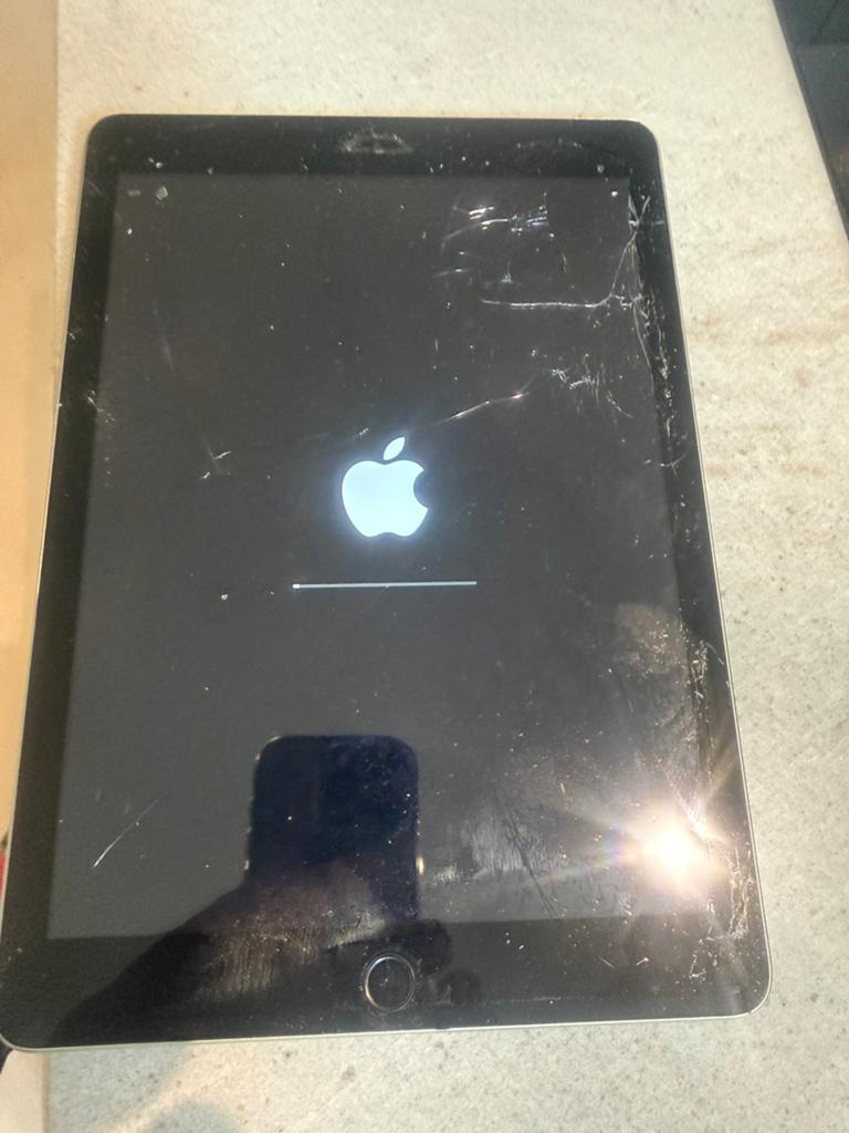 Ipad 2018 32GB barst in scherm, 10 inch, Gebruikt, 32 GB, Apple iPad